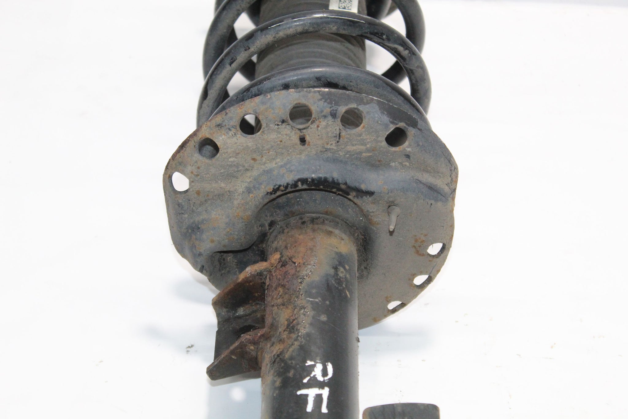 2016 RANGE ROVER EVOQUE 2.0 Right side Front Suspension Leg BJ32-18045-AD