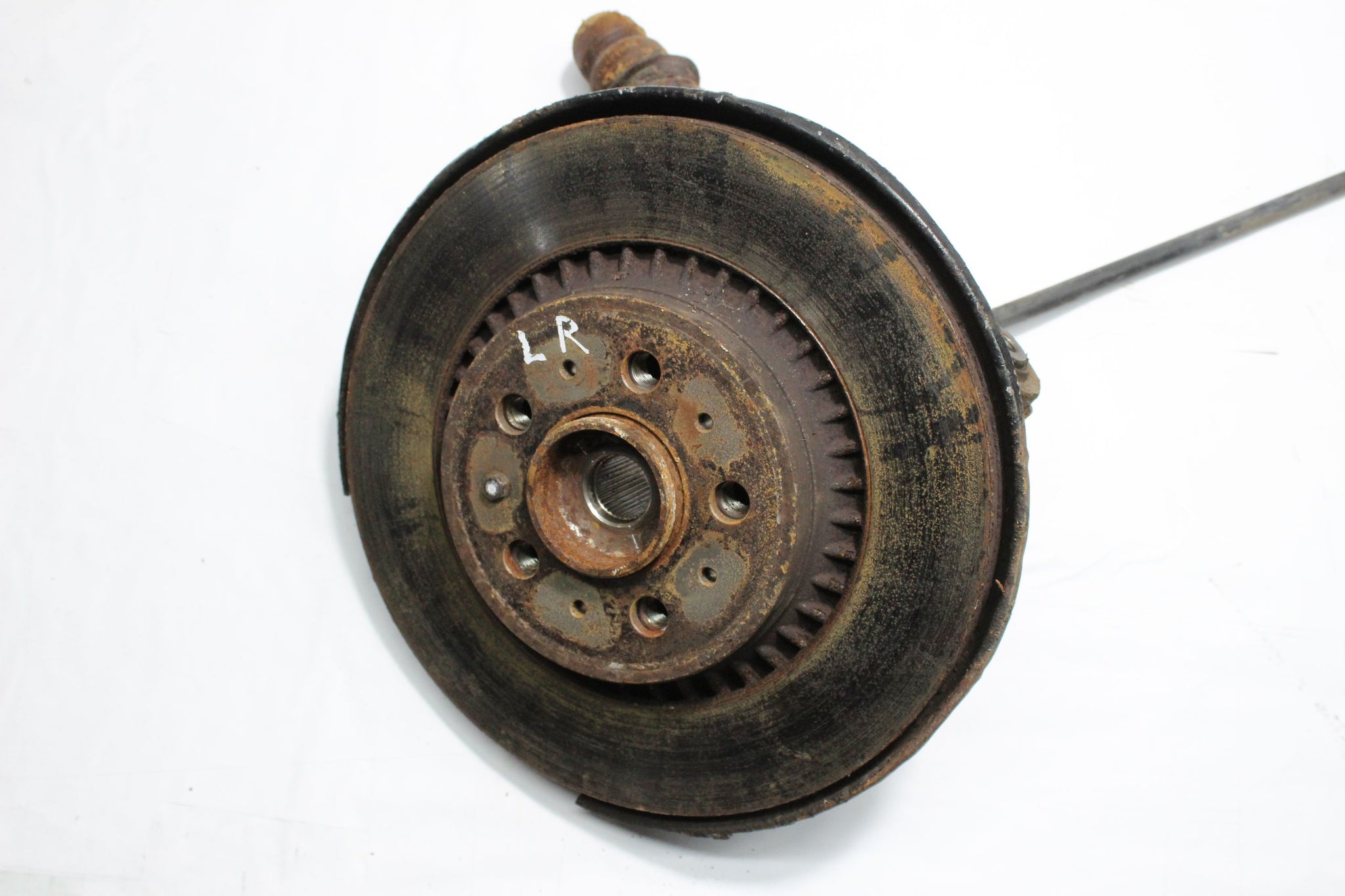 2010 VOLVO XC90 2.4 Left side Rear Wheel Hub