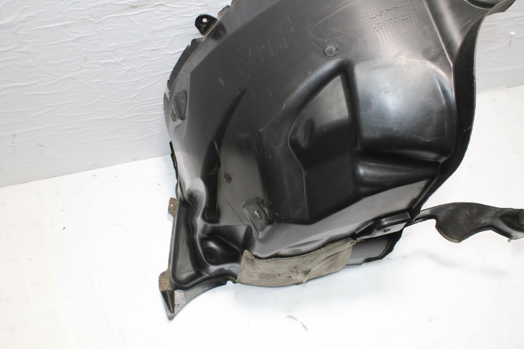 2016 RANGE ROVER EVOQUE Right side Front Splash Guard BJ32-16A573-AB