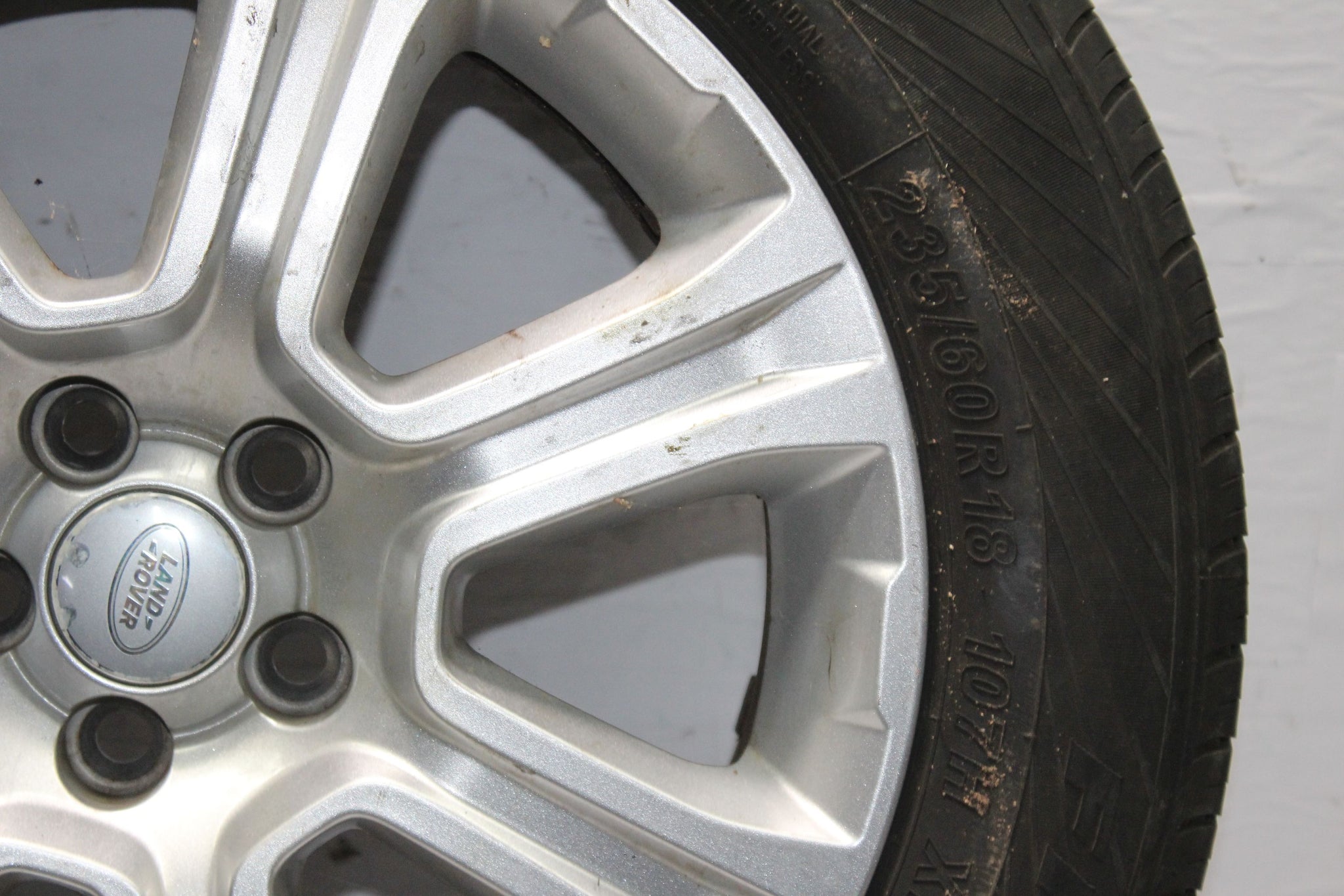 2016 RANGE ROVER EVOQUE Alloy Wheel with Tyre 235 / 60 R18 4.1MM