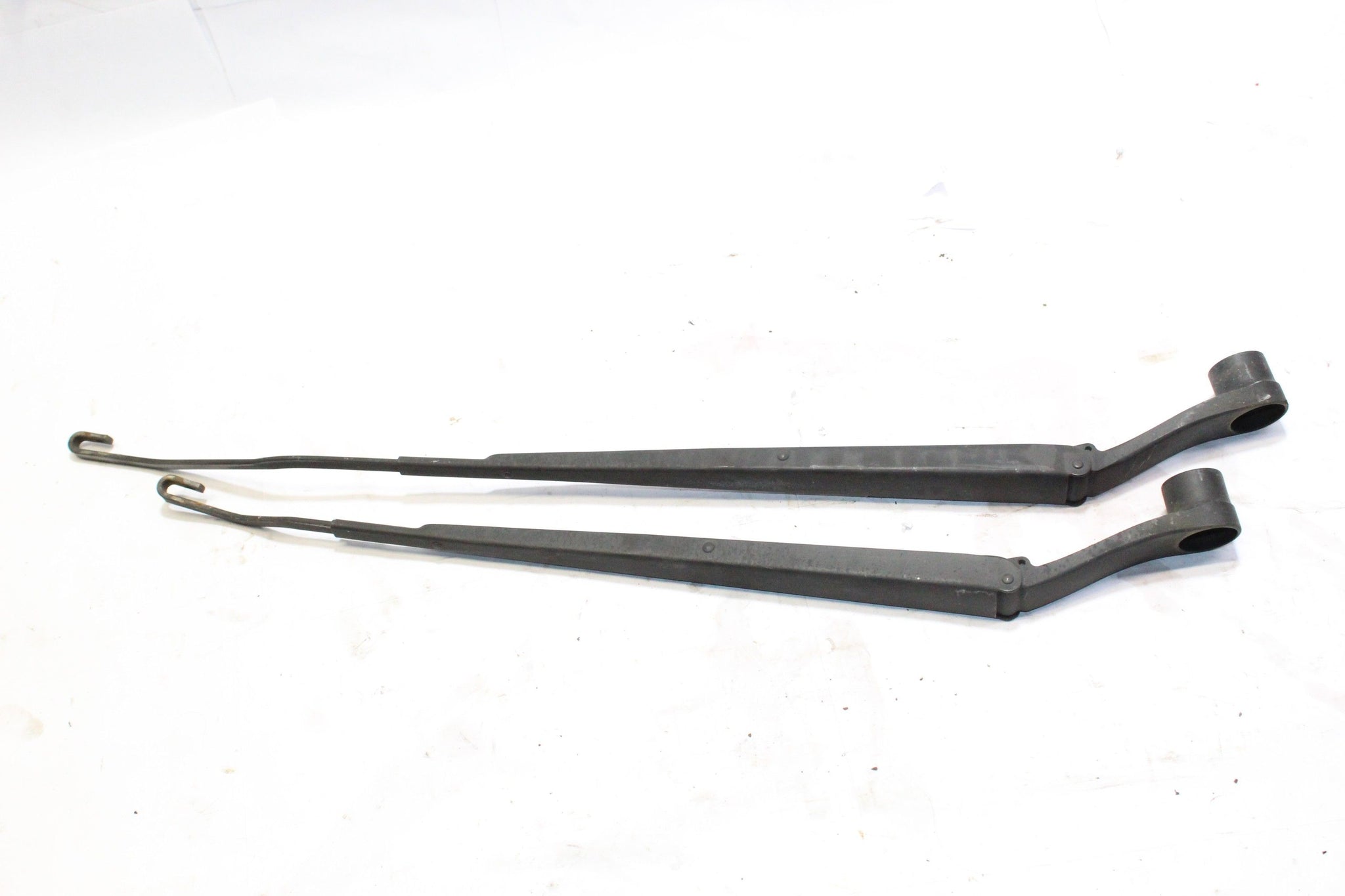 2009 KIA RIO Wiper Arm Pair