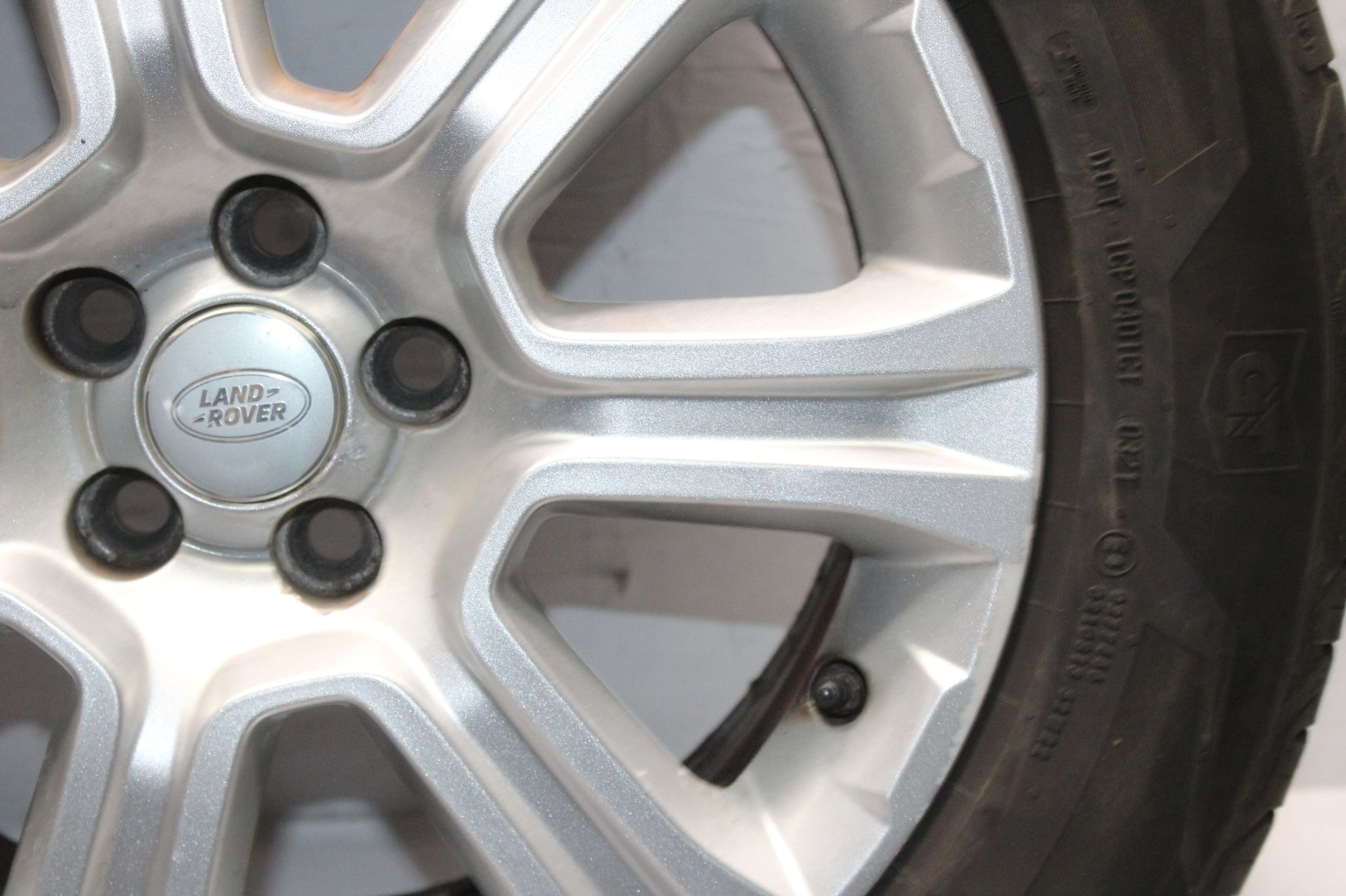 2016 RANGE ROVER EVOQUE Alloy Wheel with Tyre 235 / 60 R18 6.1MM