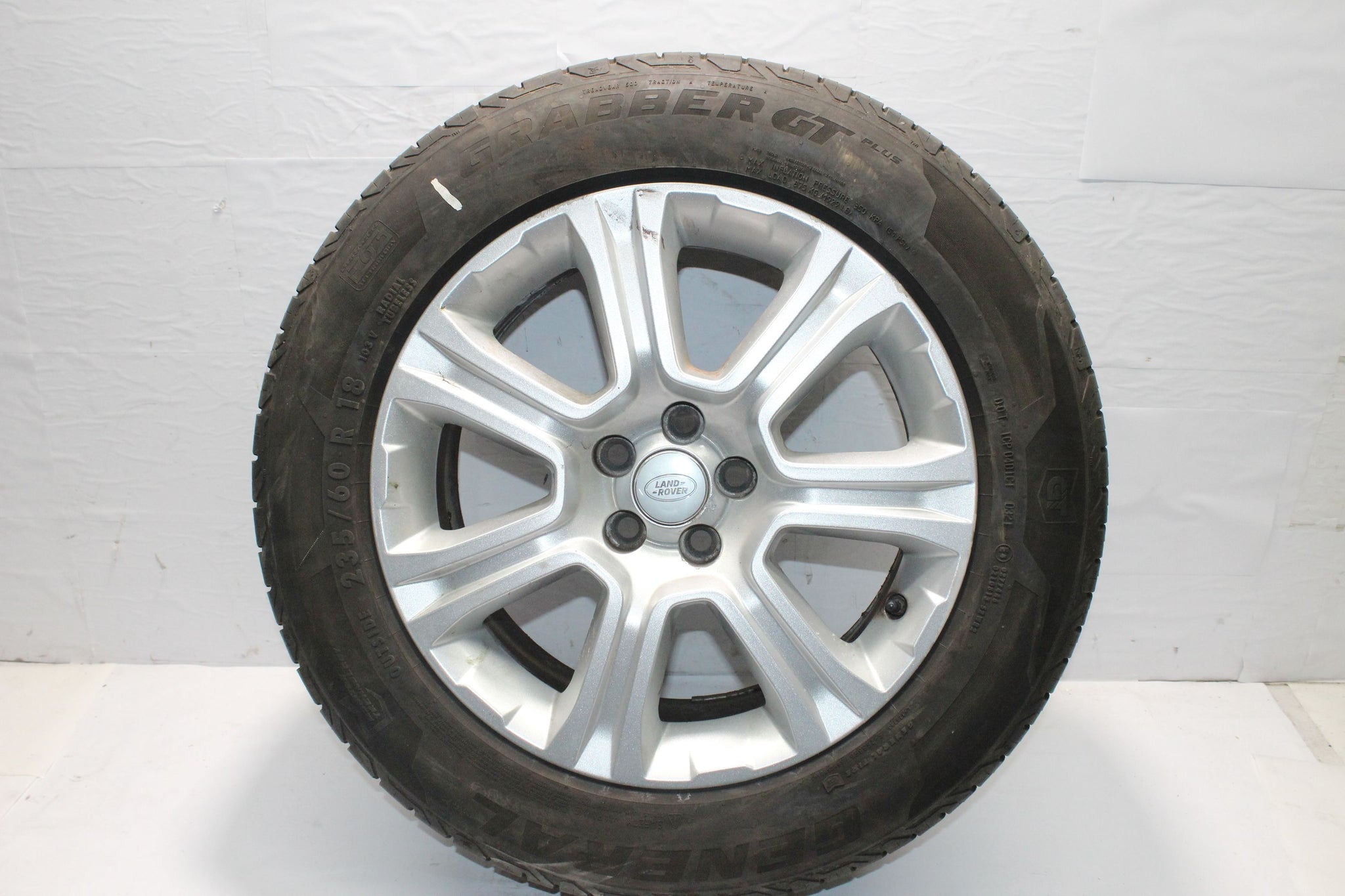 2016 RANGE ROVER EVOQUE Alloy Wheel with Tyre 235 / 60 R18 6.1MM