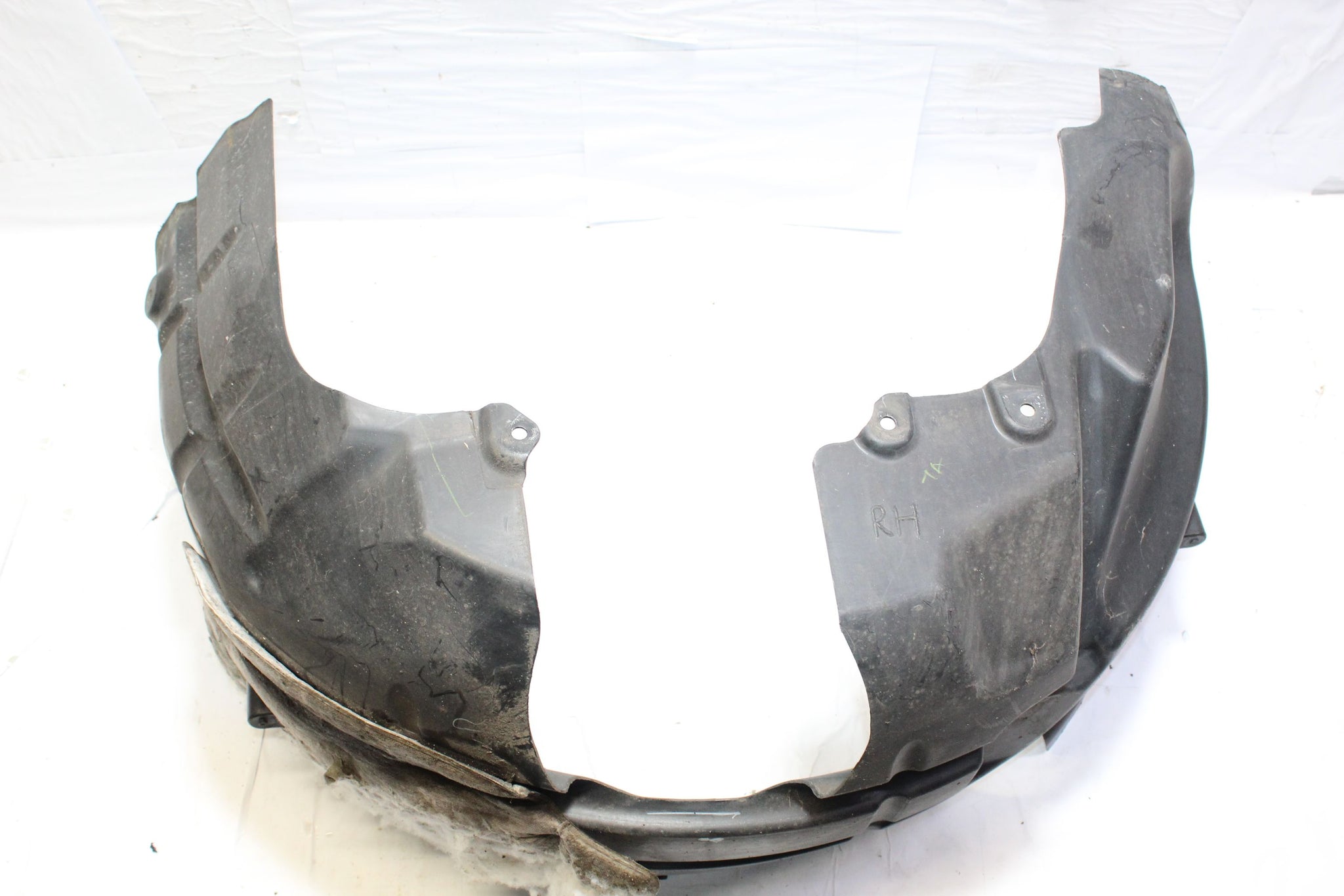 2016 FORD ECOSPORT Right side Front Splash Guard CN15-16114-AD