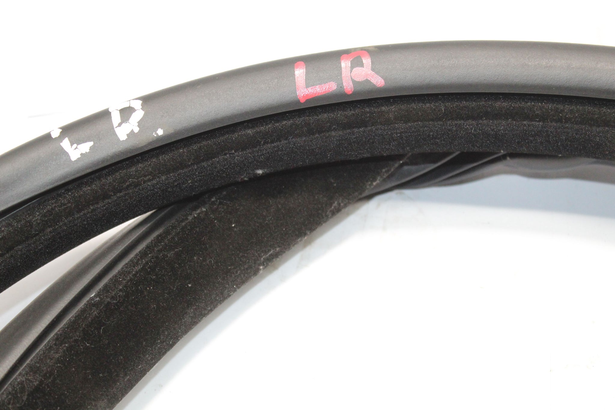 2014 RANGE ROVER VOGUE L405 Left side Rear Door Seal Rubber