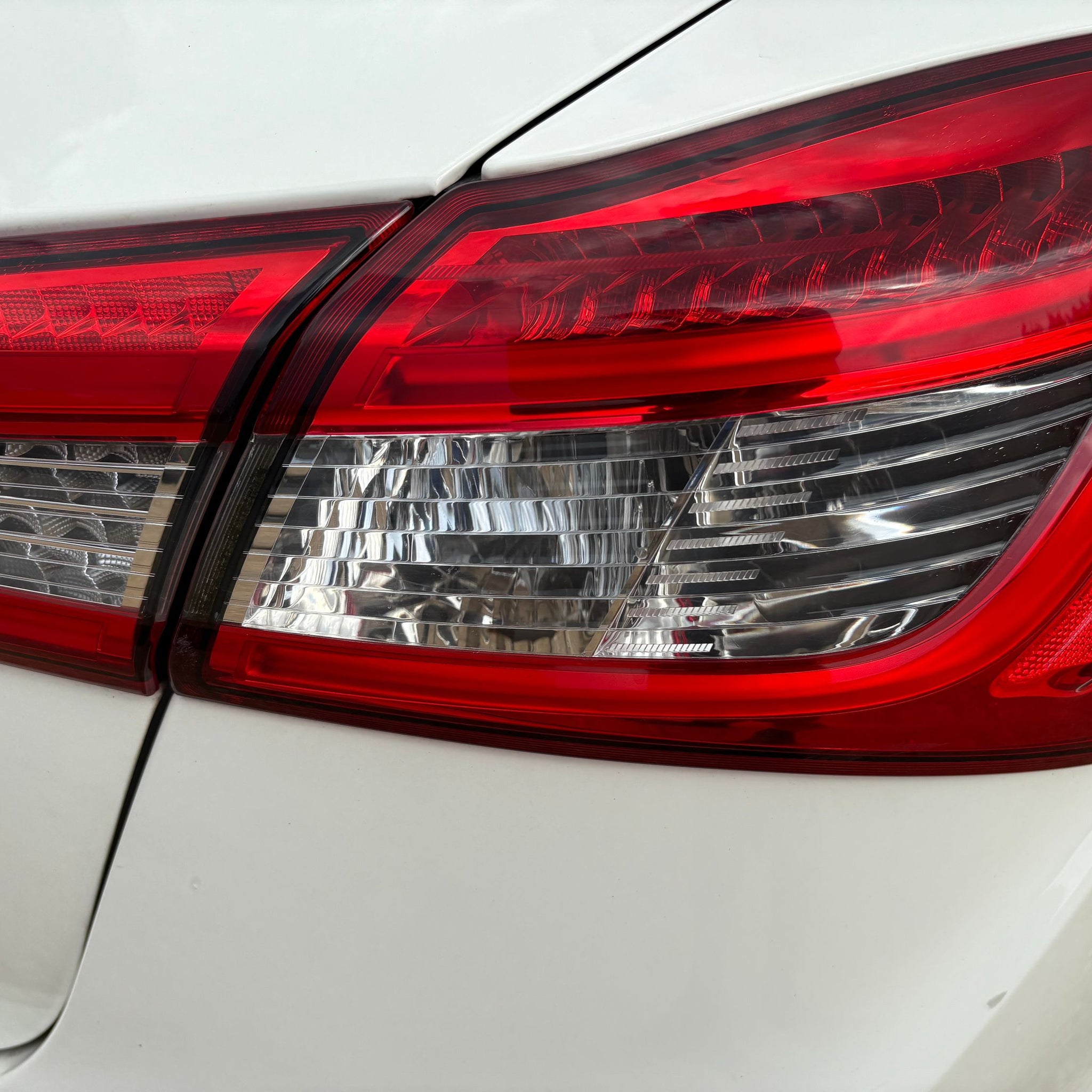2017 MASERATI GHIBLI RIGHT SIDE REAR OUTER TAIL LIGHT