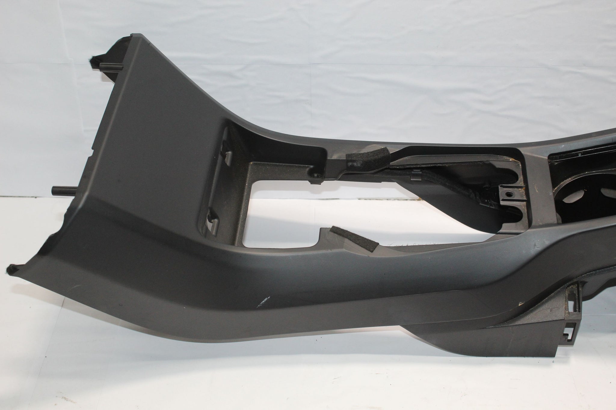2015 VOLVO V40 Centre Console Armrest