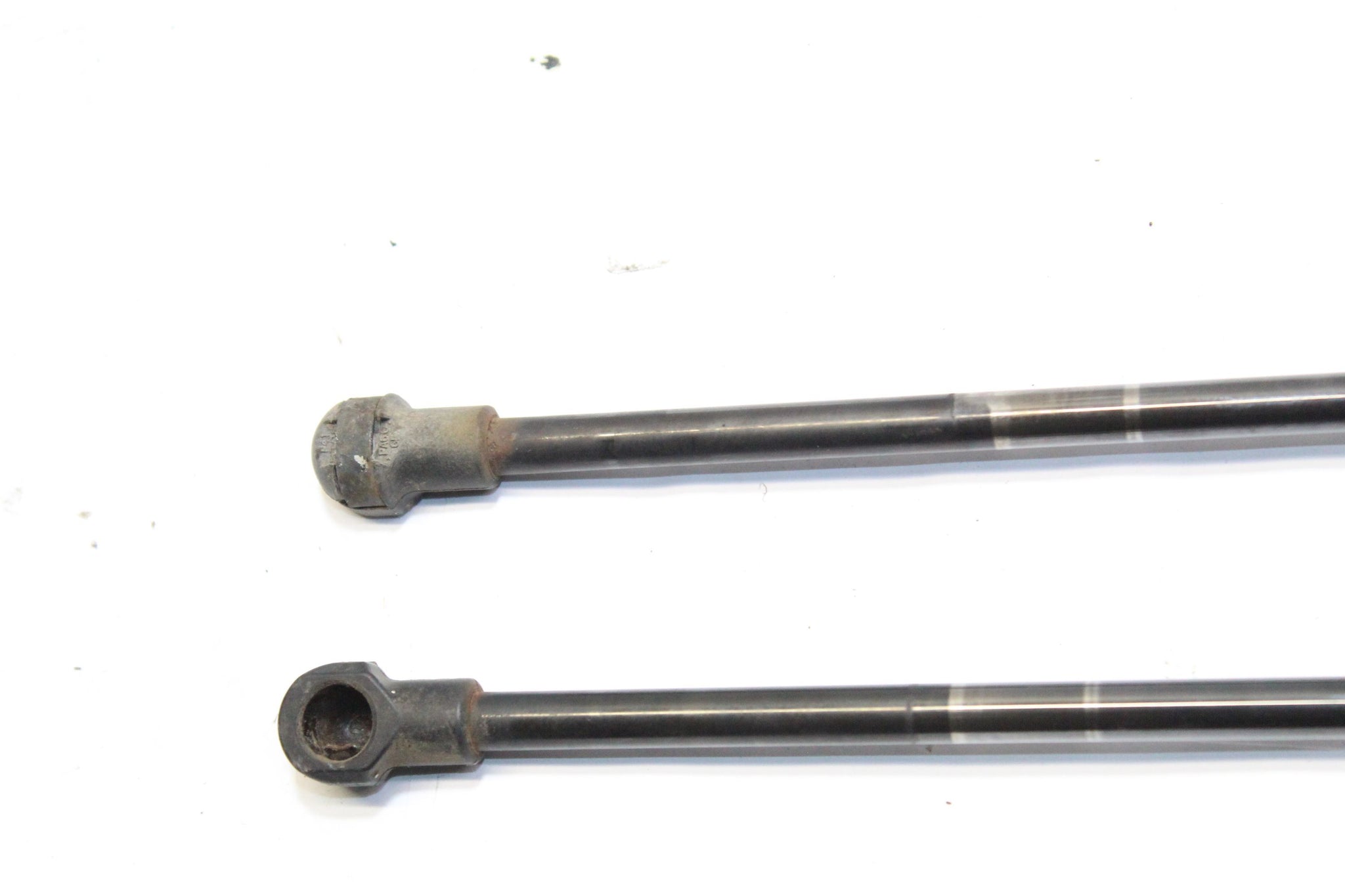 2009 LAND ROVER DISCOVERY 4 Tailgate Strut Pair 8H22-106A10-BA
