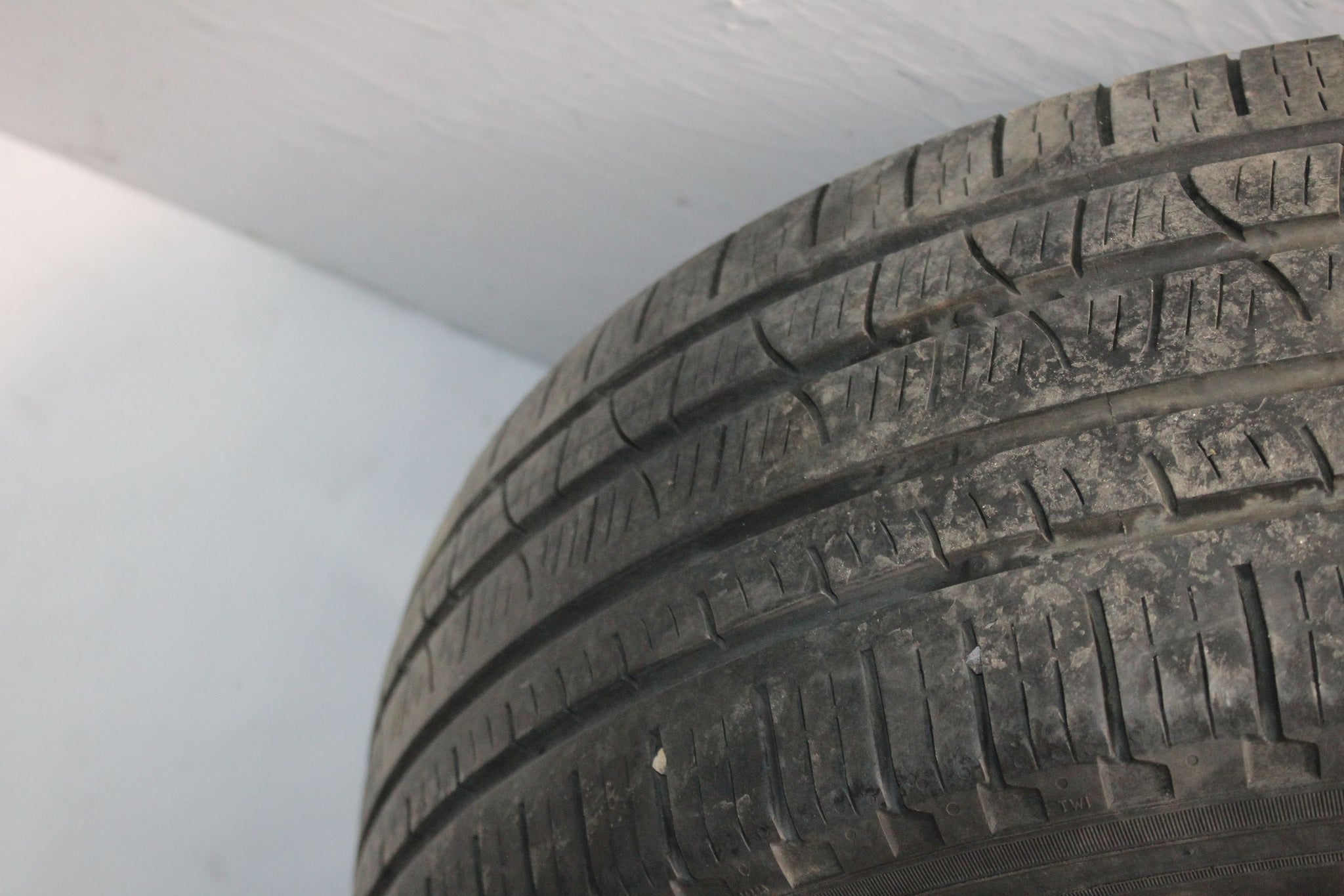 2016 RANGE ROVER EVOQUE Alloy Wheel with Tyre 235 / 60 R18 5.3MM