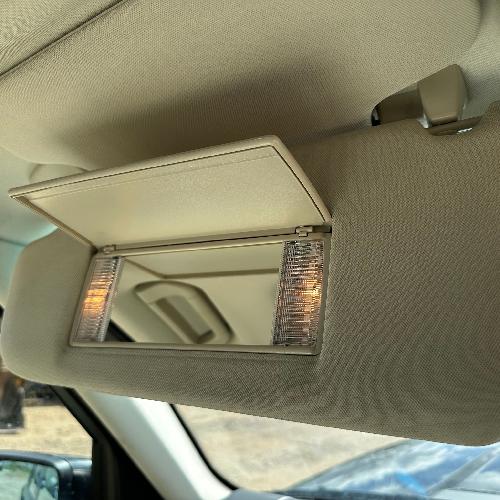 RANGE ROVER VOGUE L322 LEFT SIDE SUN VISOR 2011