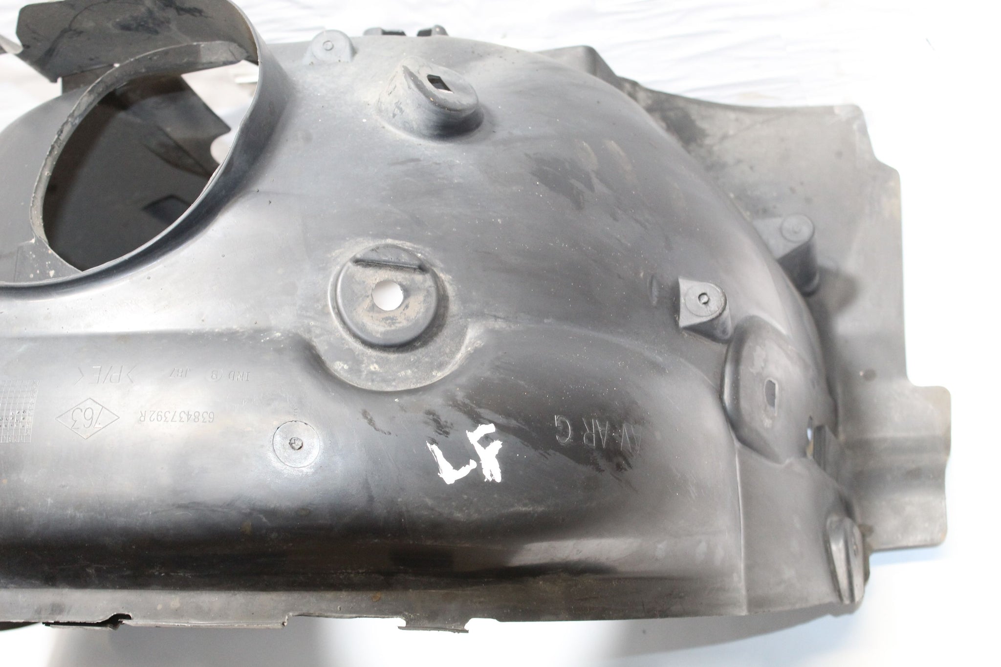 2015 RENAULT CAPTUR Left side Front Splash Guard 638437392R