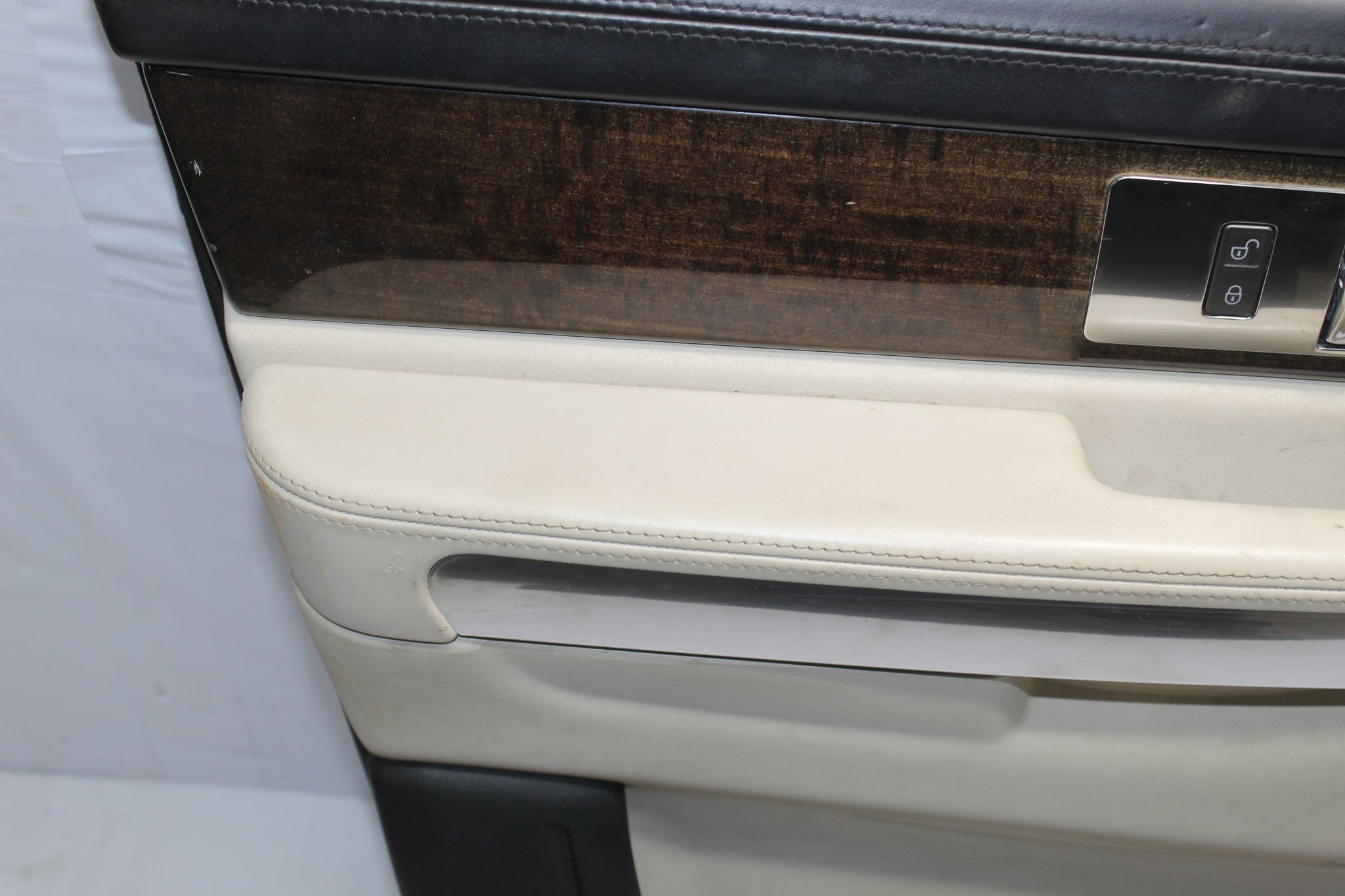 2010 RANGE ROVER SPORT L320 Left side Front Door Card