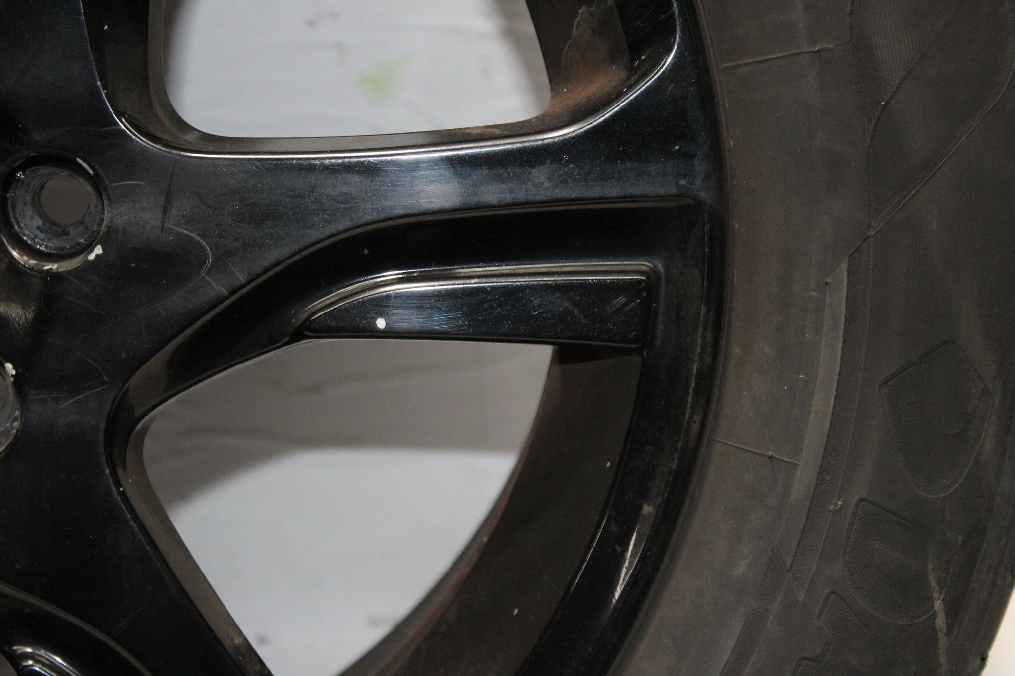 2012 VOLVO XC60 Alloy Wheel with Tyre 235 / 60 R18 3.3MM
