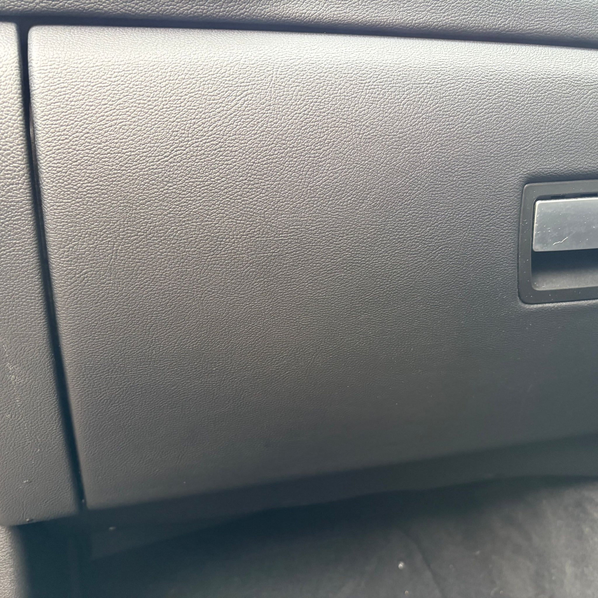 2017 MASERATI GHIBLI GLOVE BOX