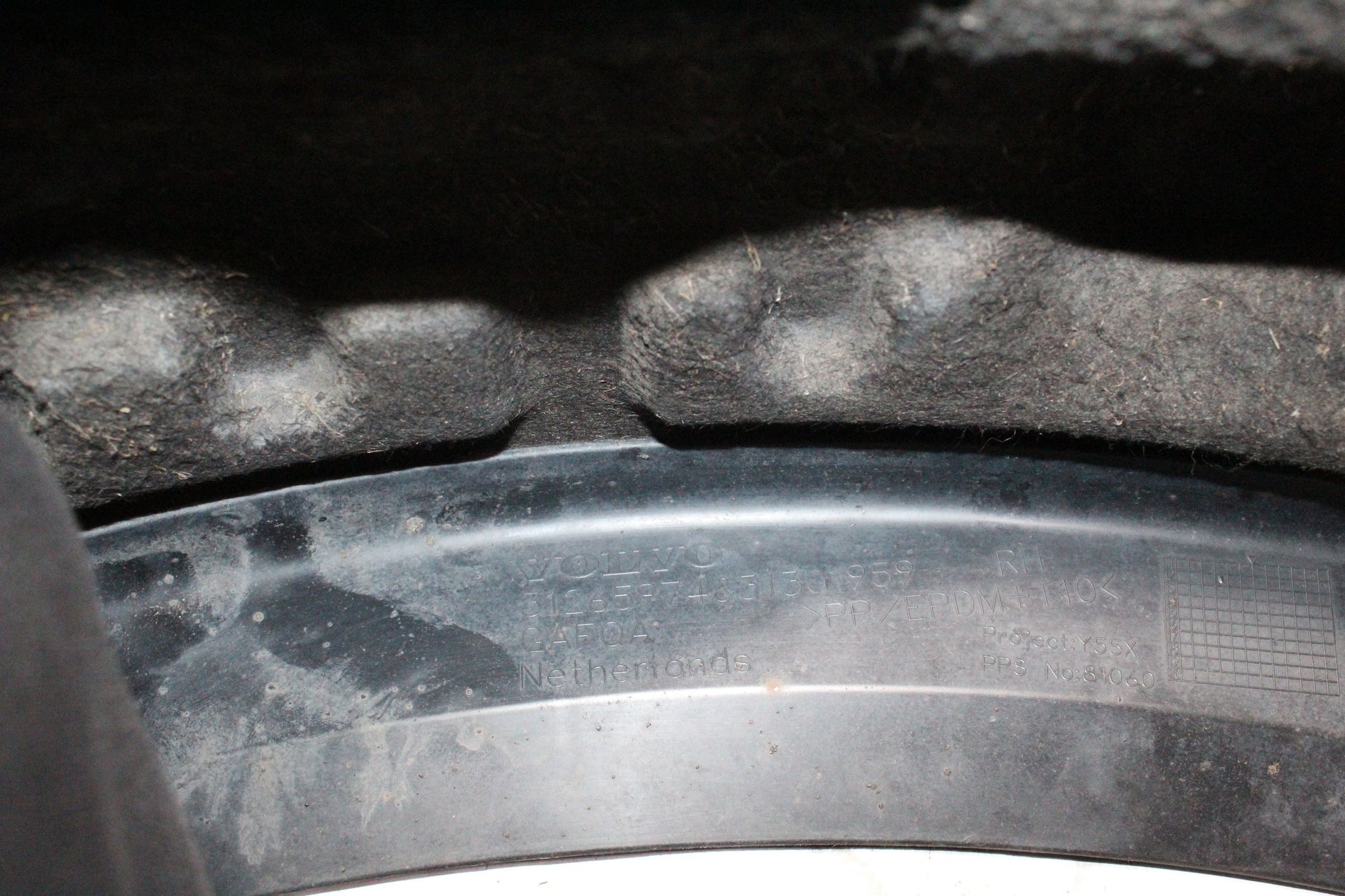 2012 Volvo V40 Right side Front Splash Guard 31265974