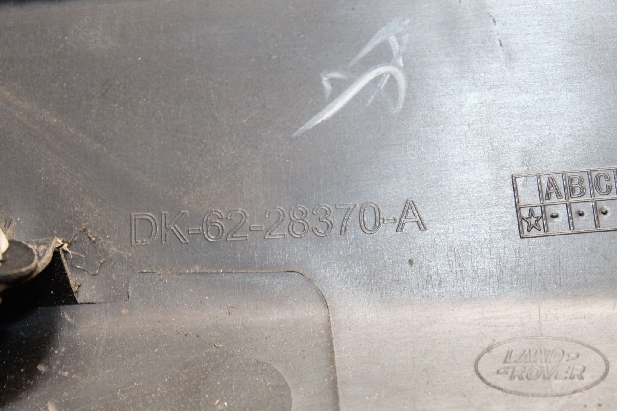 2013 RANGE ROVER SPORT L494 Right side Rear Wheel Arch Trim DK62-28370-A