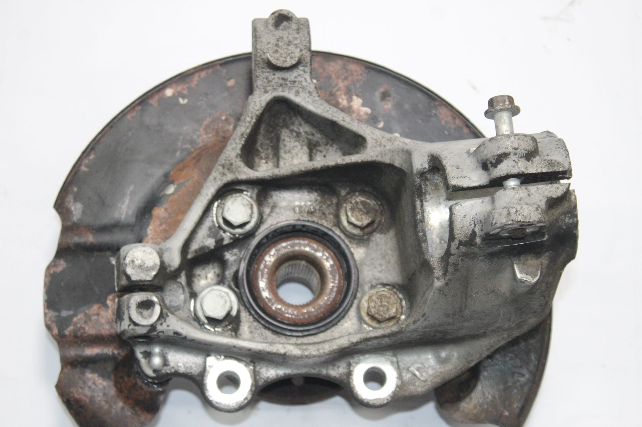 2013 VOLVO V40 2.0 AUTO LEFT SIDE FRONT HUB