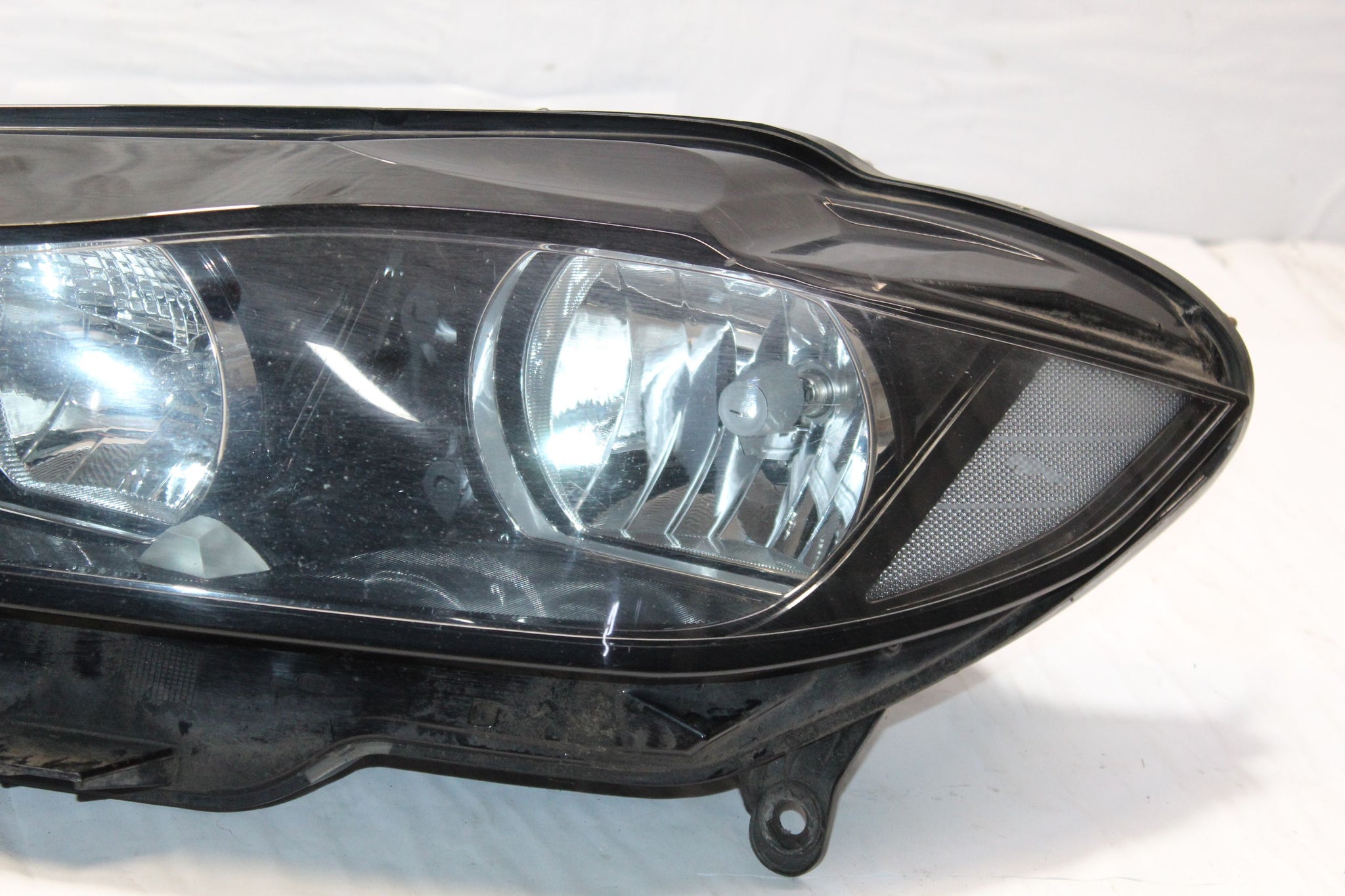 2015 JAGUAR XE Left side Front Headlight GX73-13W030-GE