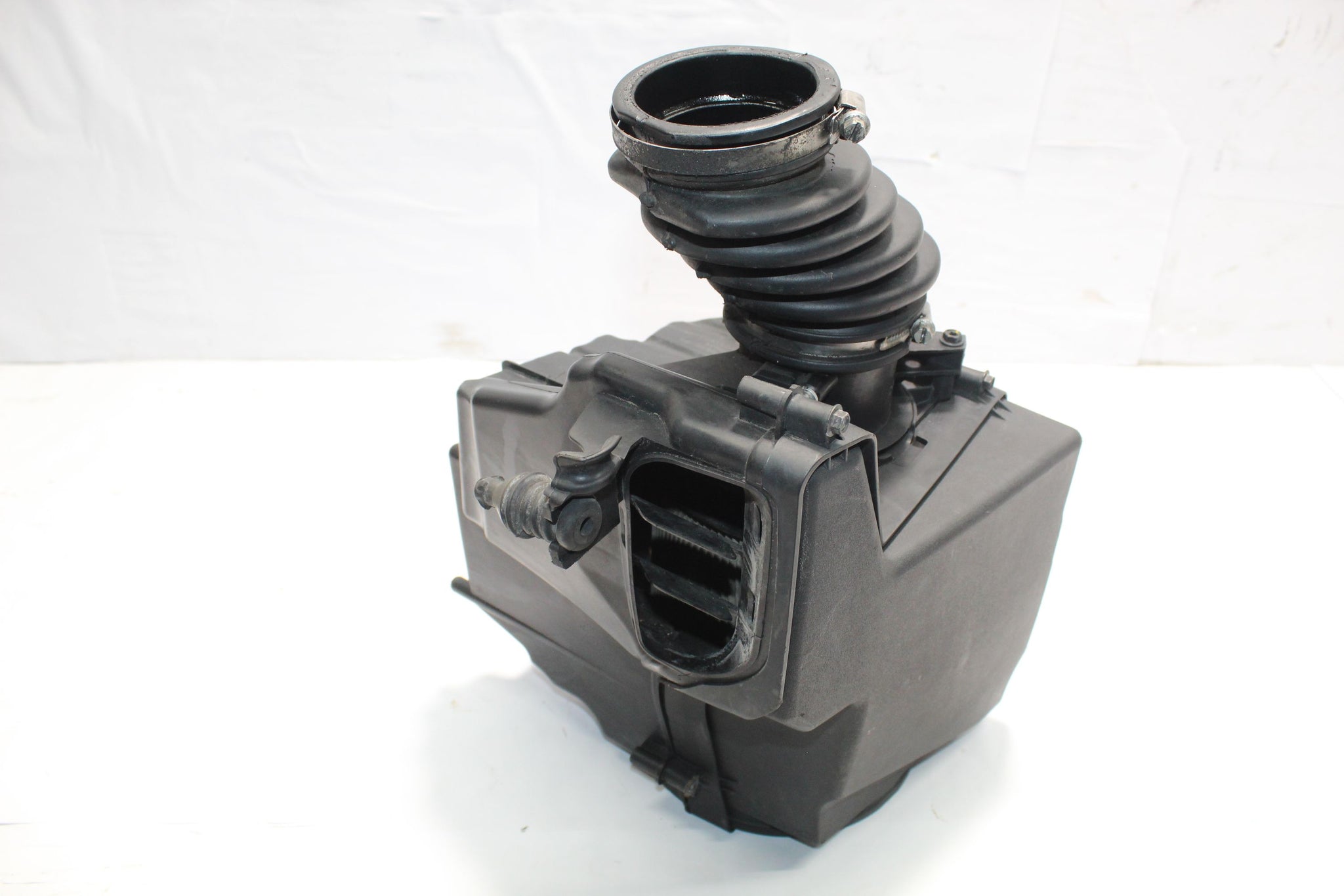2015 VOLVO V40 1.6 Air Filter Box MAF Sensor AV61-9600