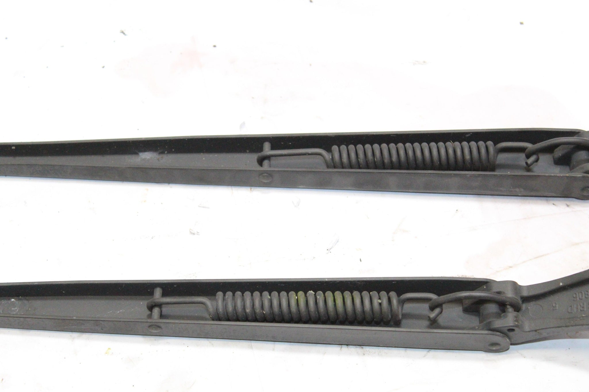 2009 KIA RIO Wiper Arm Pair