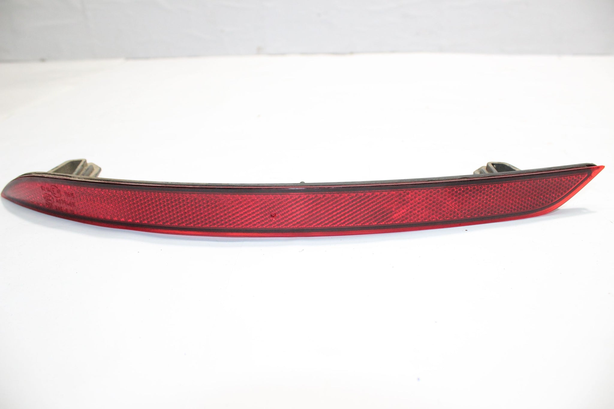 2015 VOLVO XC90 MK2 LEFT SIDE REAR BUMPER REFLECTOR