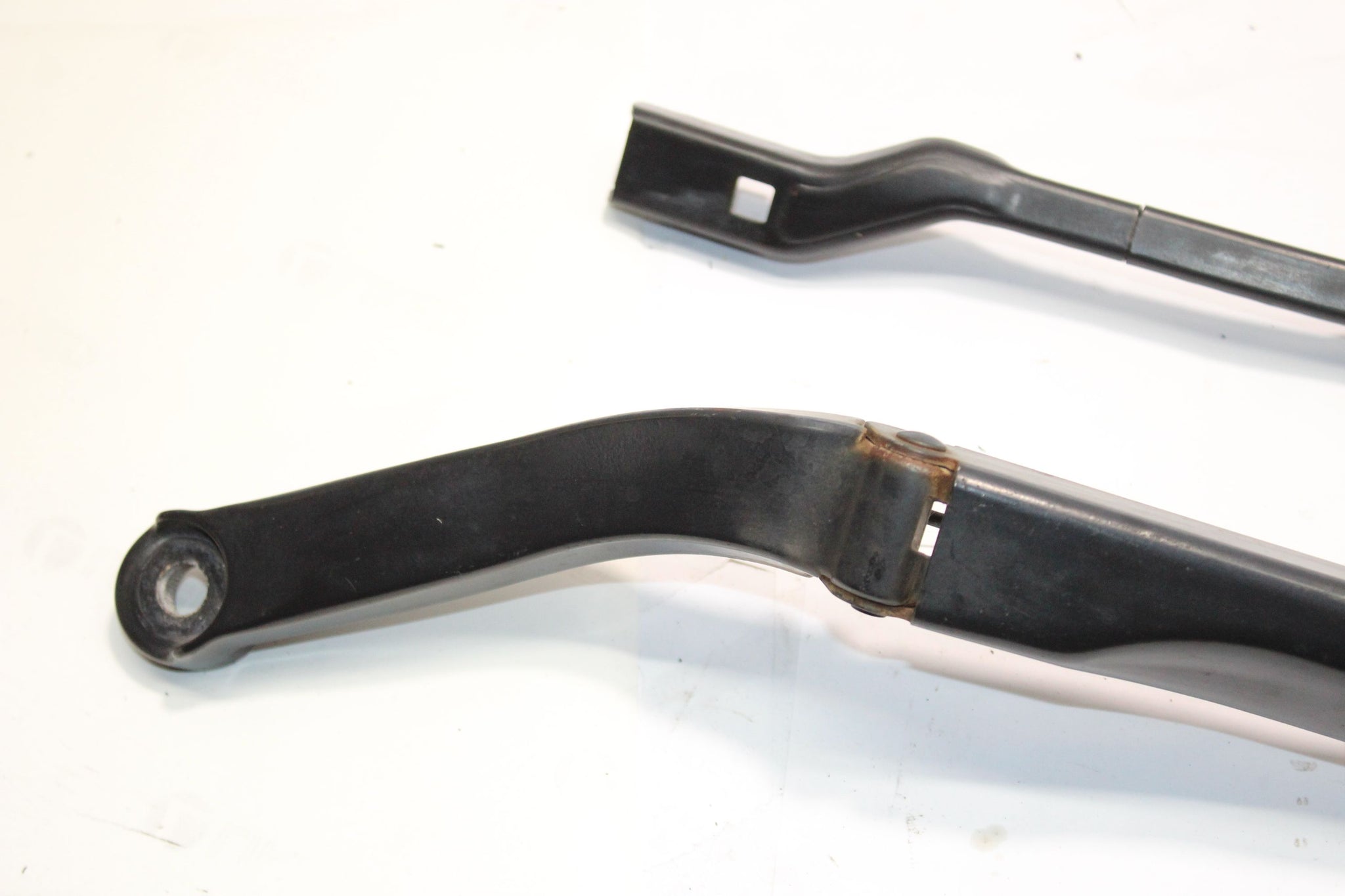 2016 MASERATI GHIBLI Wiper Arm Pair 670001643 670007622