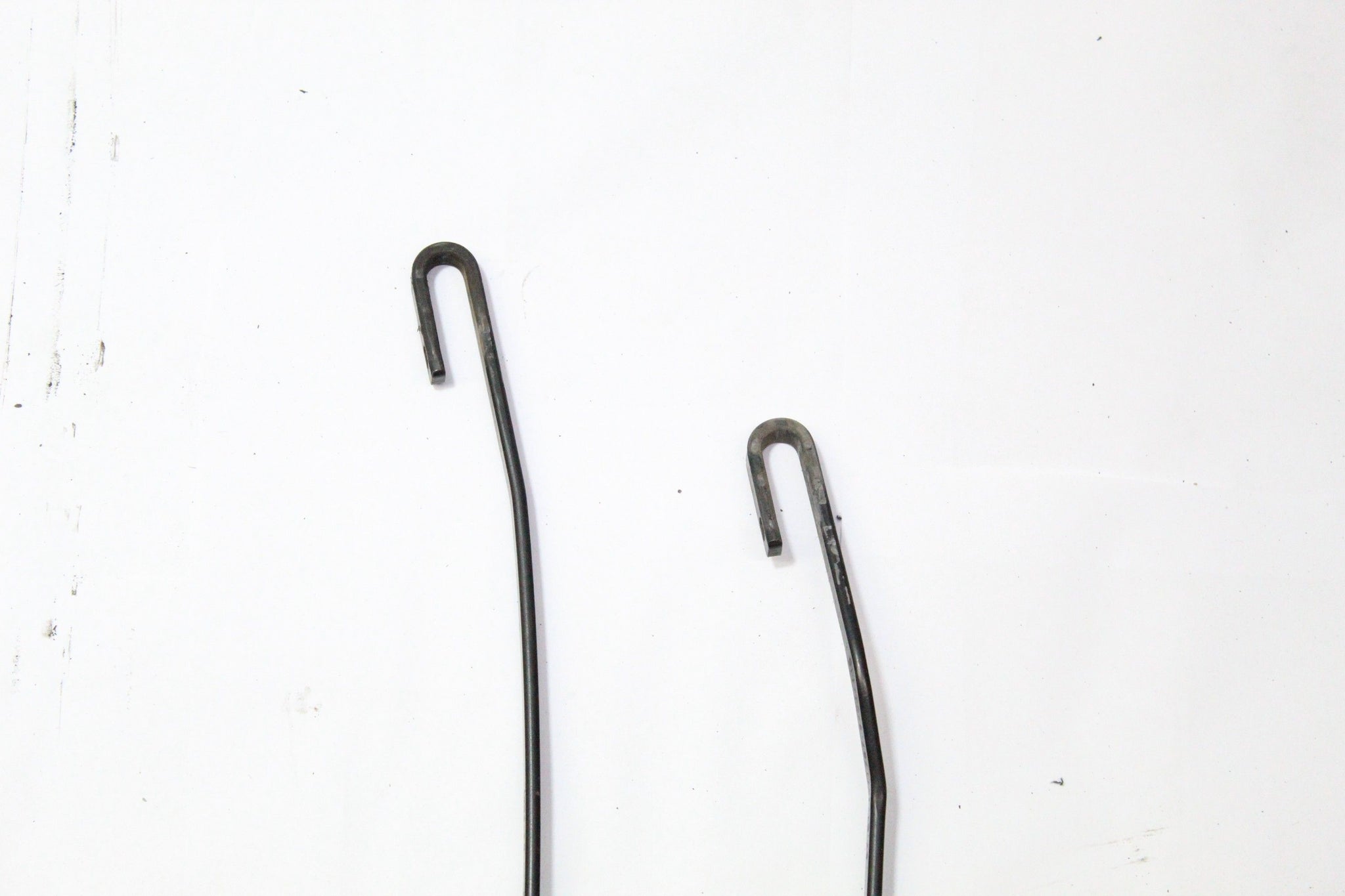 2006 BMW Z4 Front Windscreen Wiper Arm Pair