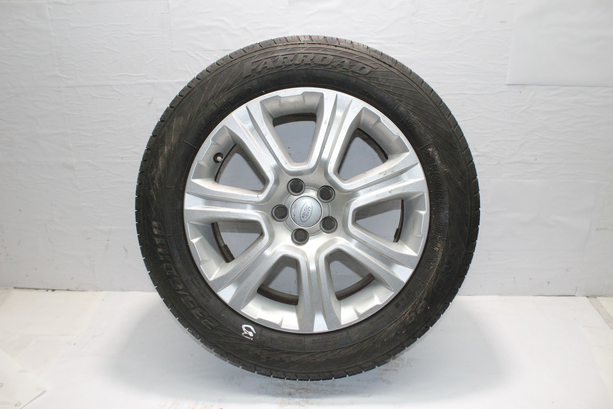 2016 RANGE ROVER EVOQUE Alloy Wheel with Tyre 235 / 60 R18 4.1MM
