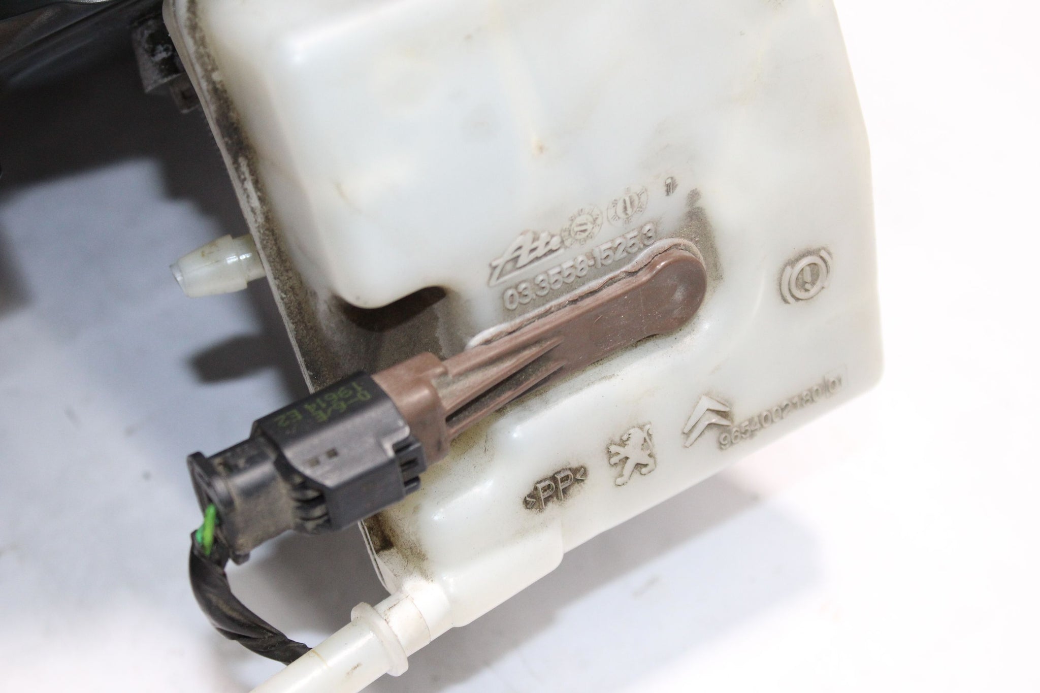 2014 PEUGEOT 5008 1.6 Brake Servo Master Cylinder 9808358980