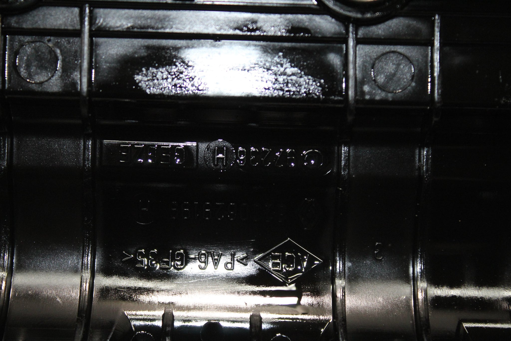 2014 RENAULT CLIO MK4 1.5 Diesel Rocker Valve Cover 8200629199