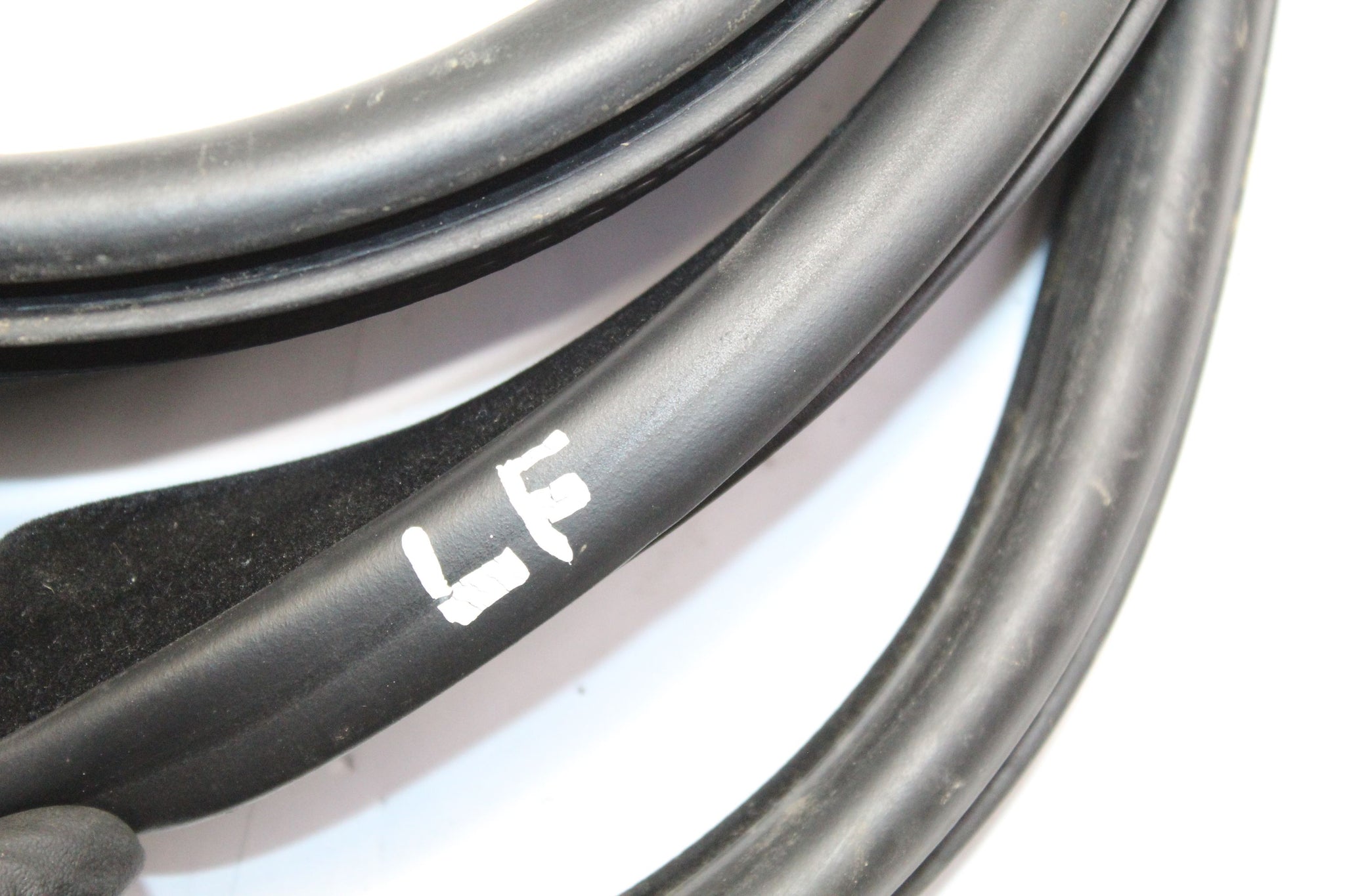 2011 RANGE ROVER VOGUE L322 Left side Front Door Seal Rubber