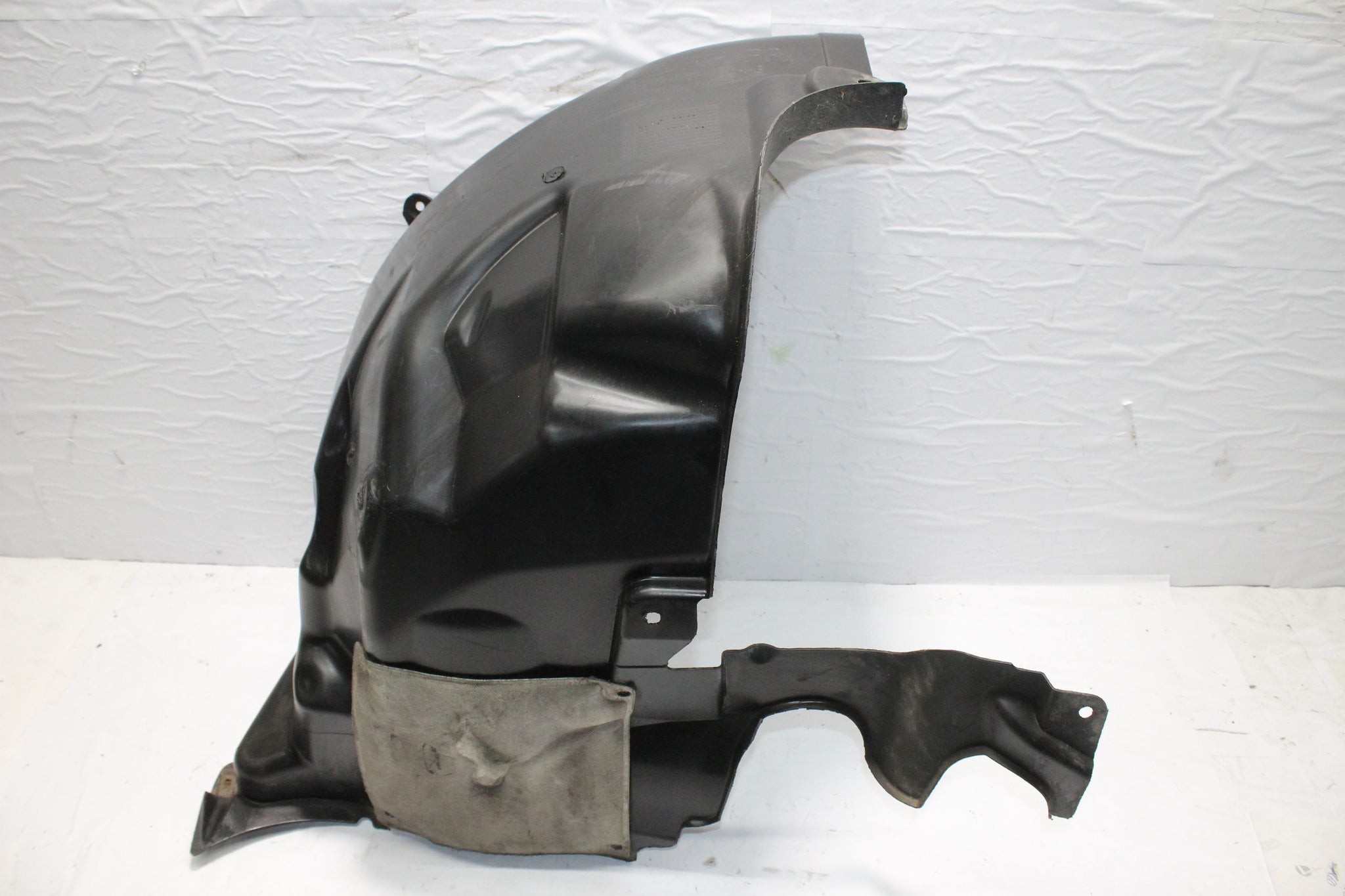 2016 RANGE ROVER EVOQUE Right side Front Splash Guard BJ32-16A573-AB