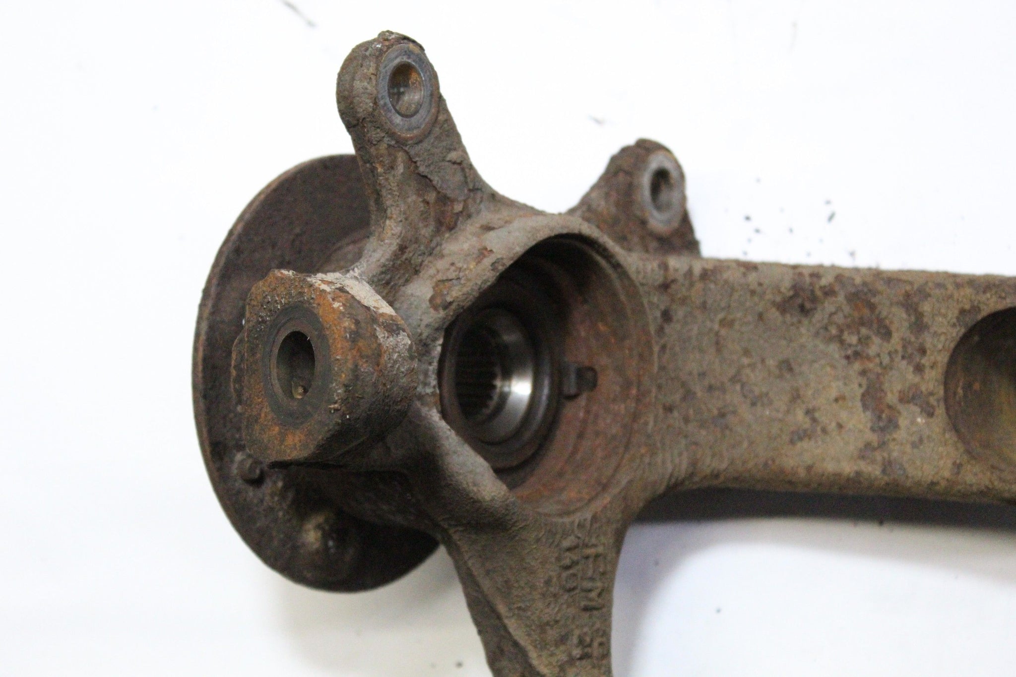 2011 PEUGEOT 107 1.0 Right side Front Wheel Hub