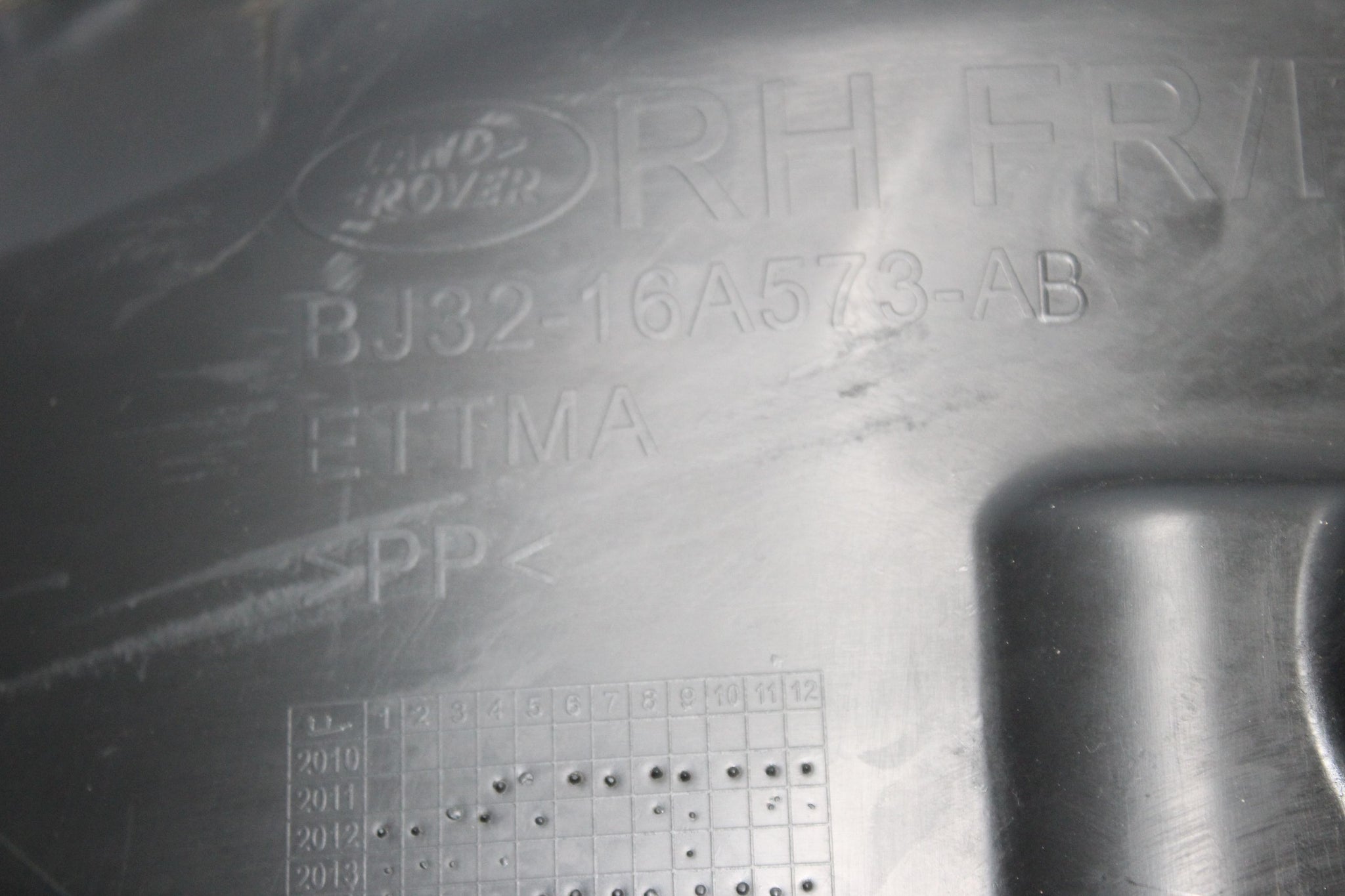 2016 RANGE ROVER EVOQUE Right side Front Splash Guard BJ32-16A573-AB