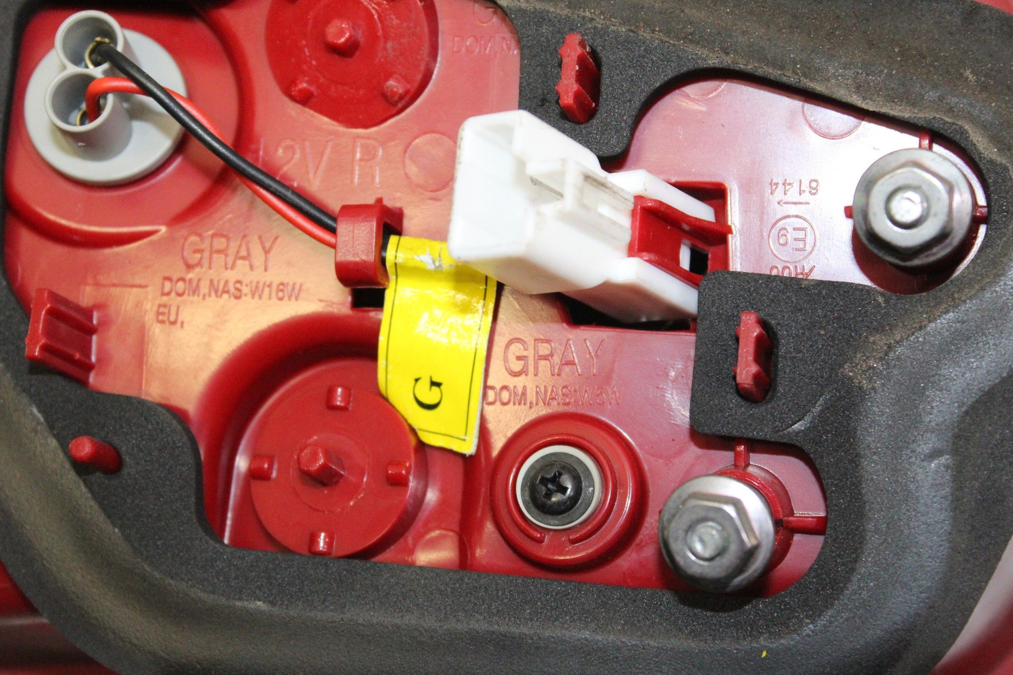 2011 KIA SPORTAGE Right side Rear Inner Tail Light 924063W0