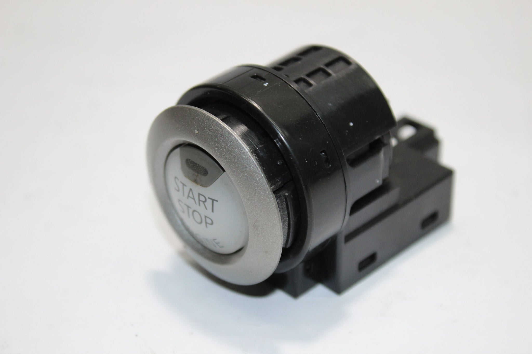 2016 NISSAN JUKE F15 1.5 Engine Start Stop Button 2009DJ2357