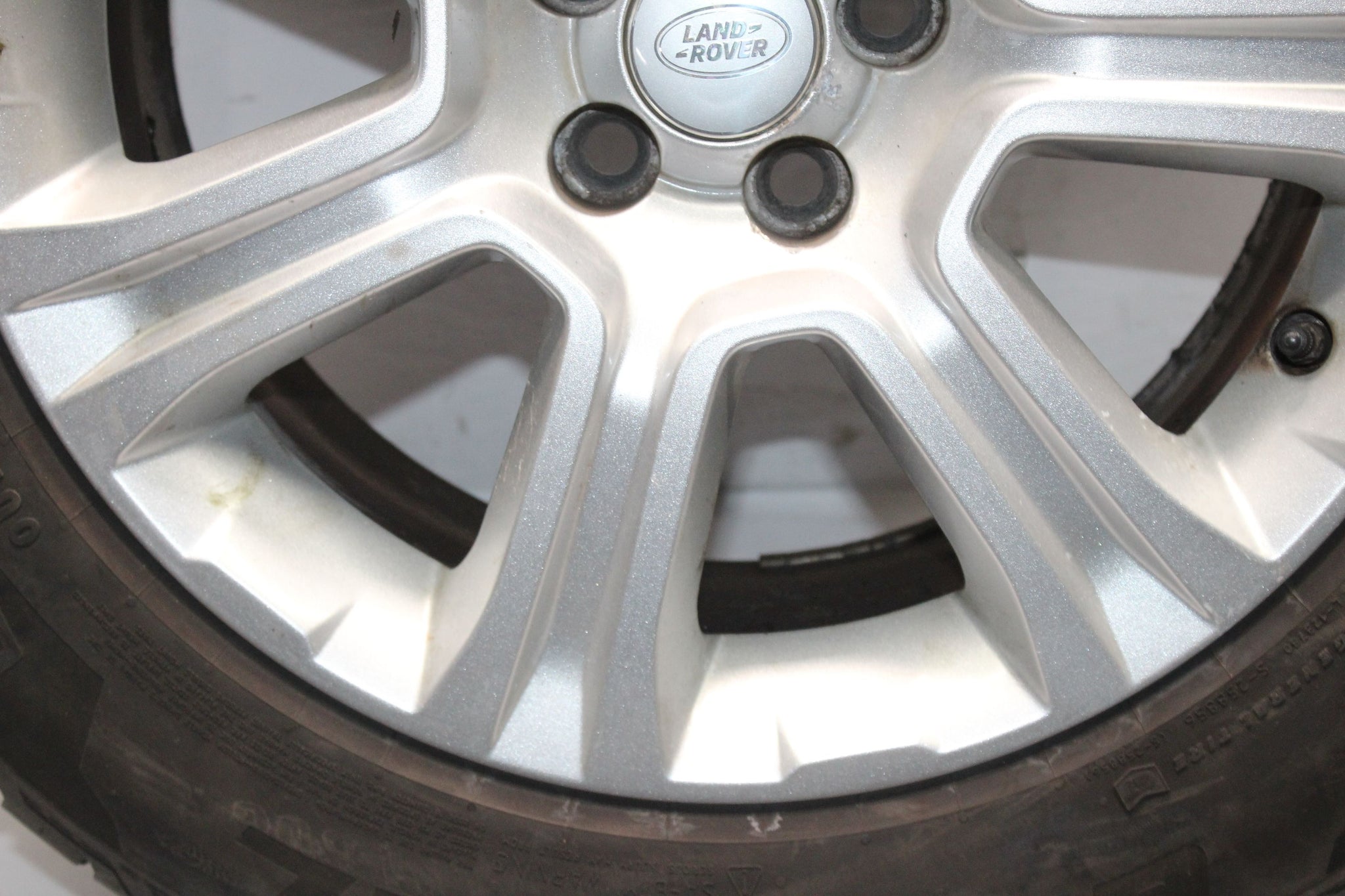 2016 RANGE ROVER EVOQUE Alloy Wheel with Tyre 235 / 60 R18 6.1MM