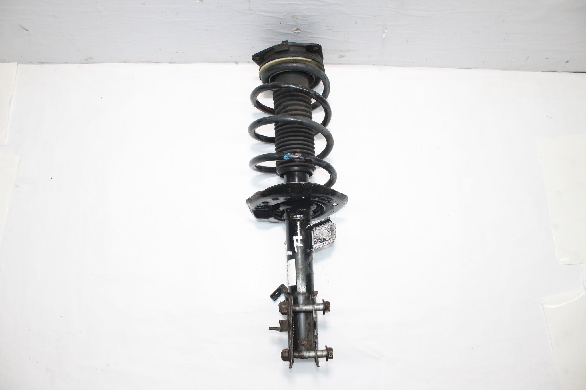 2012 NISSAN QASHQAI +2 1.5 Left side Front Suspension Leg