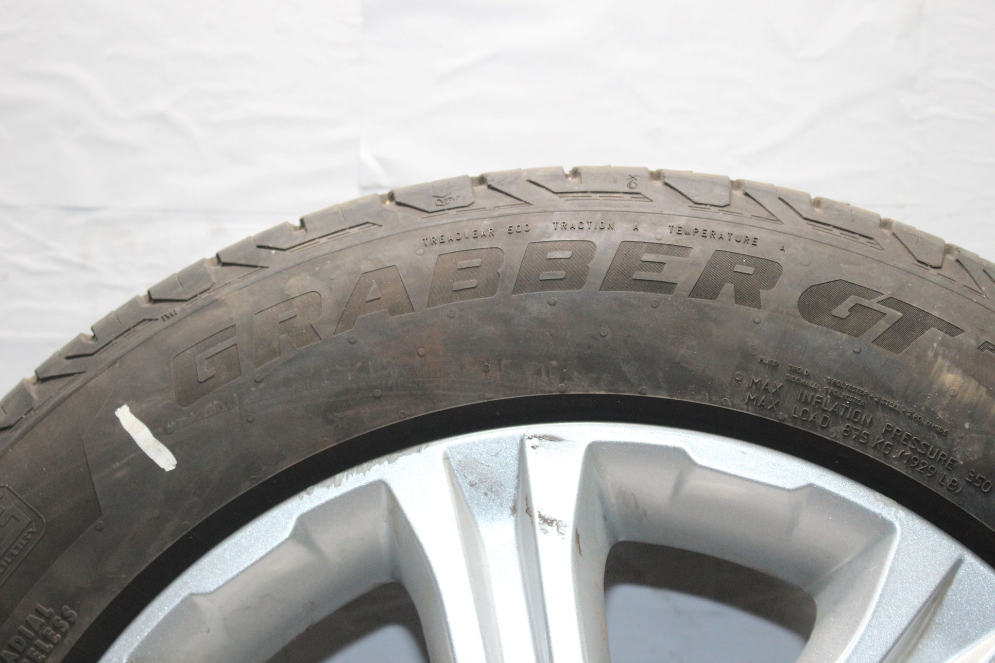 2016 RANGE ROVER EVOQUE Alloy Wheel with Tyre 235 / 60 R18 6.1MM