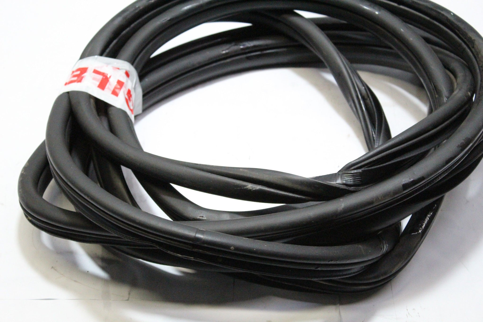 2014 KIA SPORTAGE Right side Front Door Seal Rubber