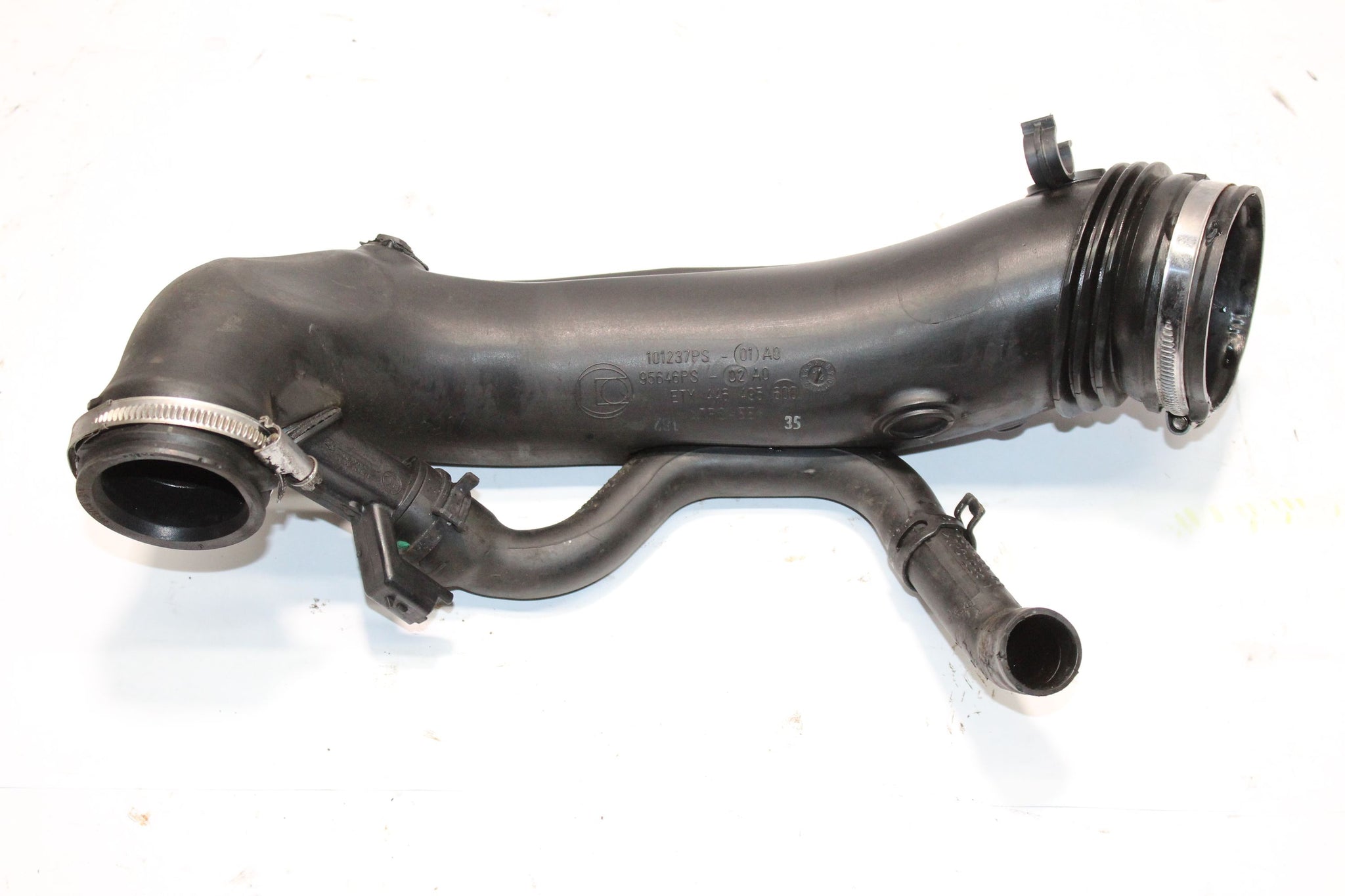 2014 PEUGEOT 5008 1.6 Air Intake Pipe 95646PS