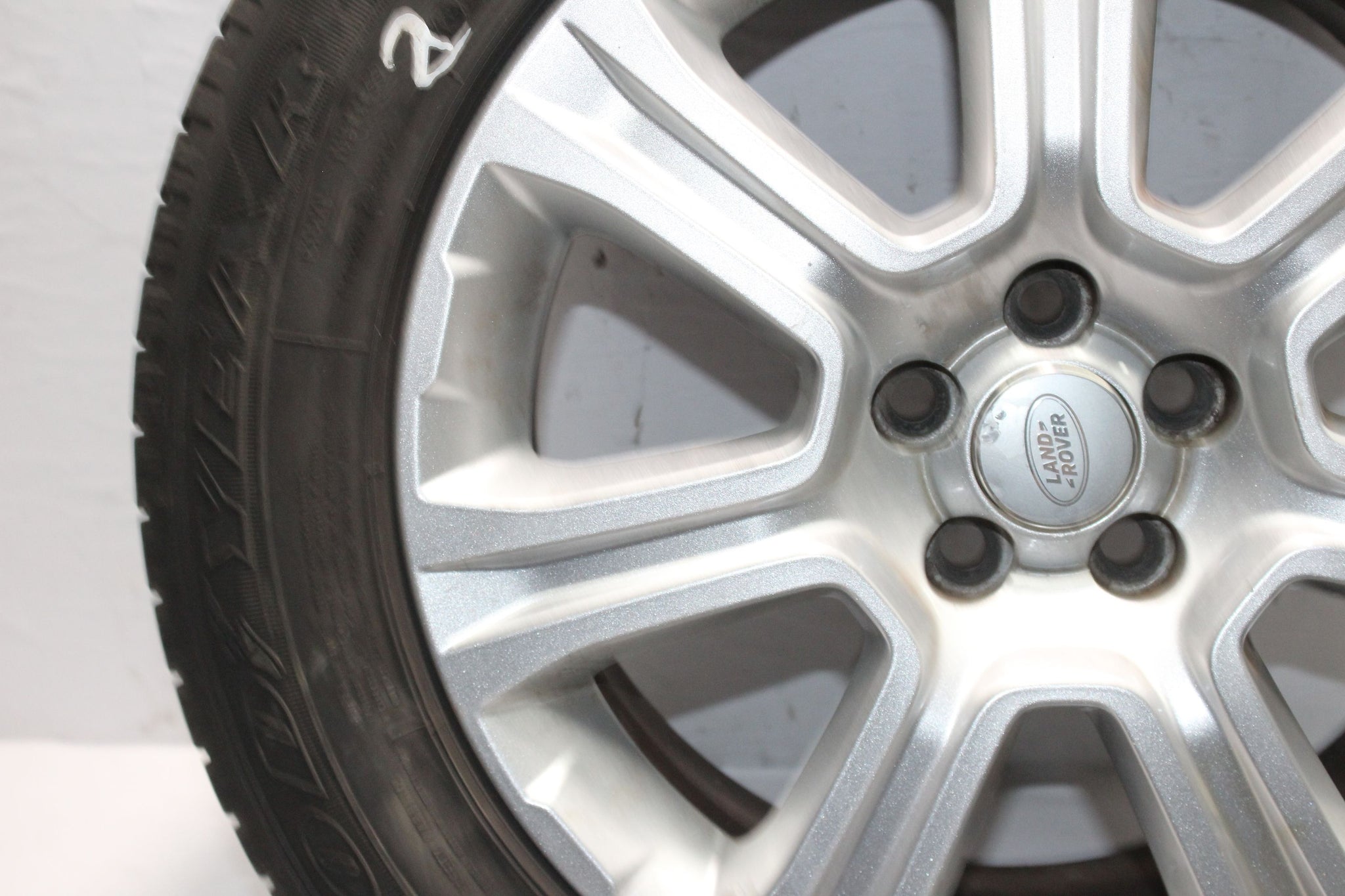 2016 RANGE ROVER EVOQUE Alloy Wheel with Tyre 235 / 60 R18 5.5MM