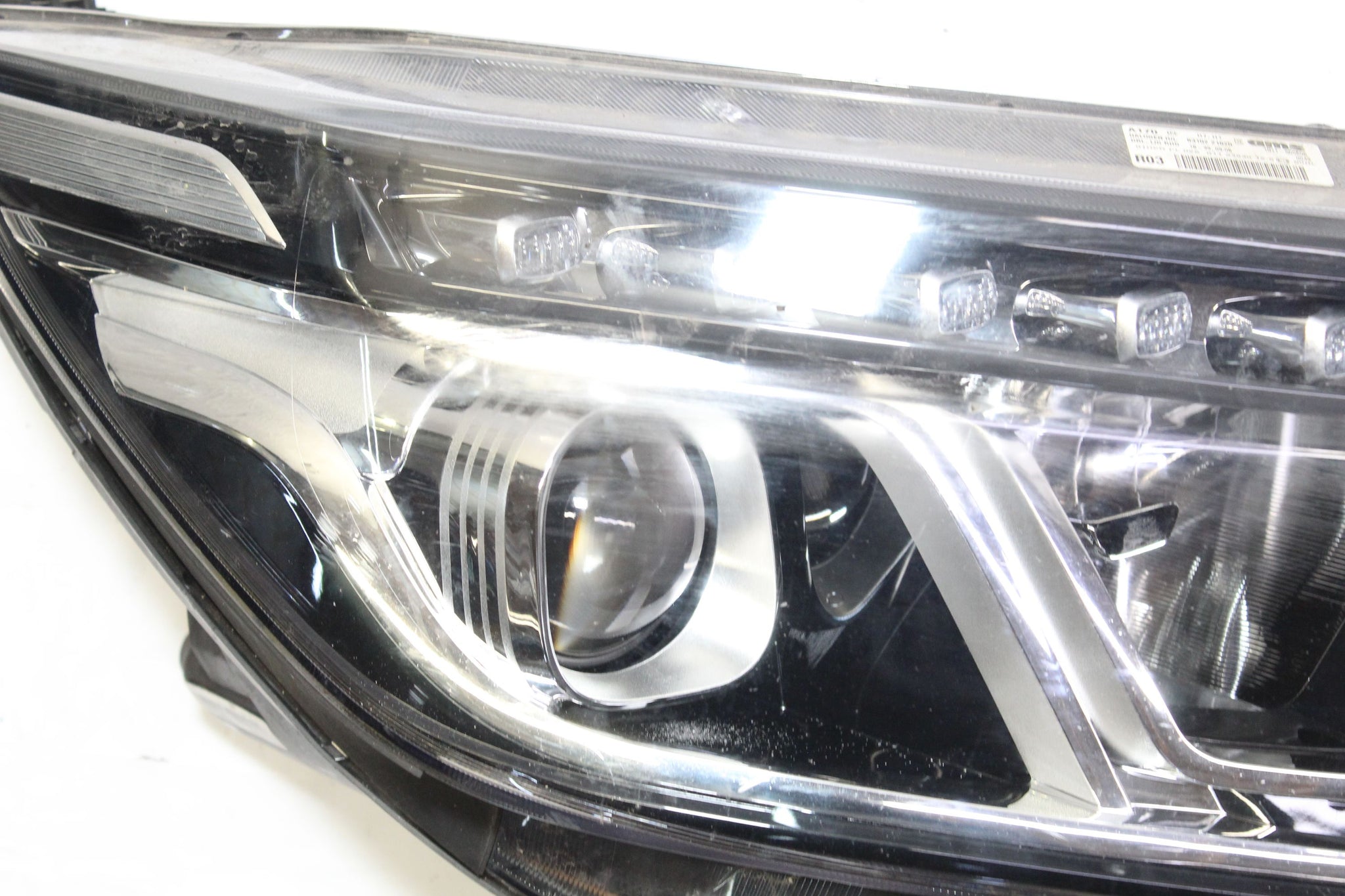 2018 SSANGYONG TURISMO RIGHT SIDE HEADLIGHT HALOGEN