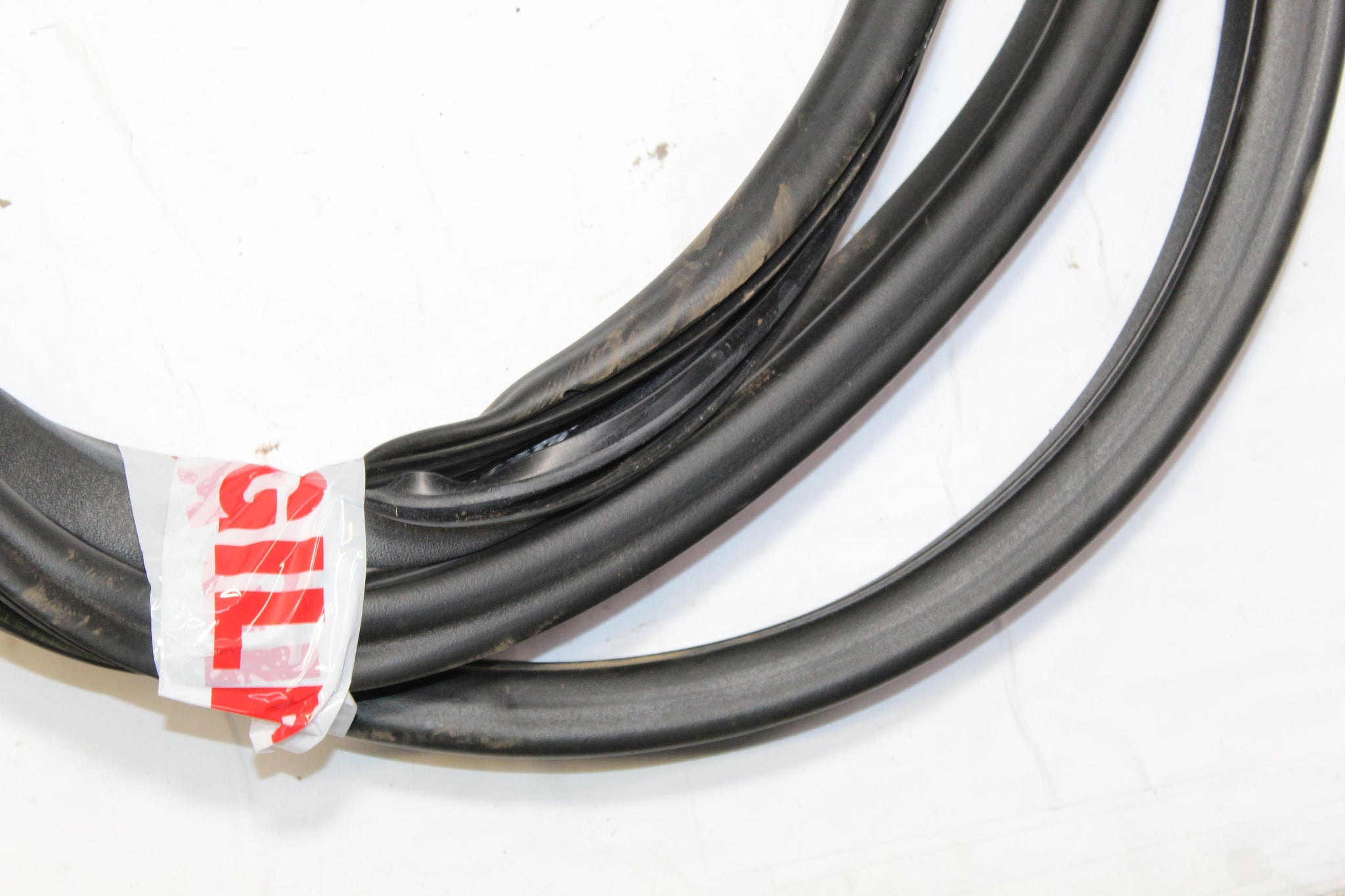 2015 LAND ROVER DISCOVERY SPORT Right side Rear Door Seal Rubber