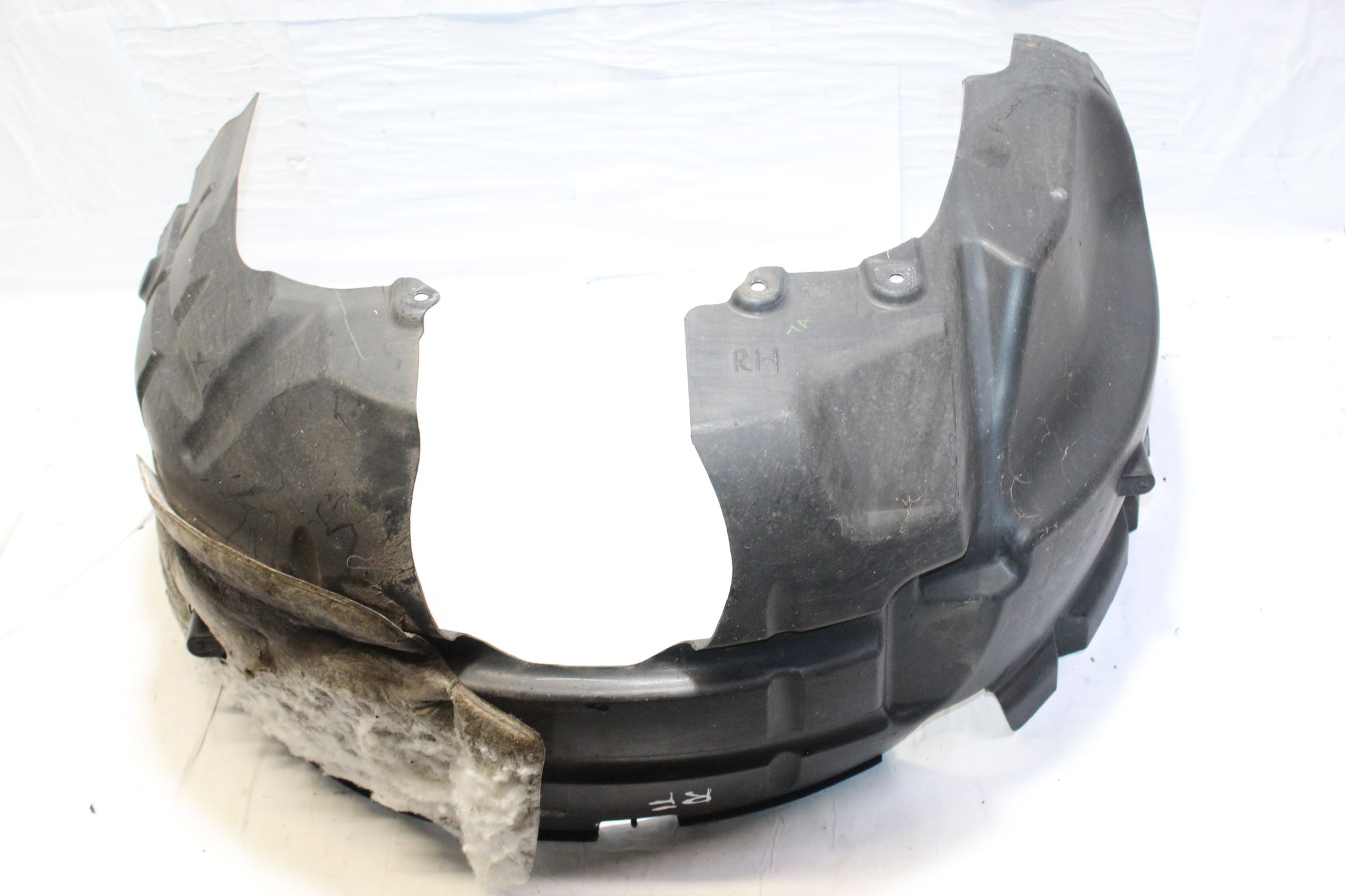2016 FORD ECOSPORT Right side Front Splash Guard CN15-16114-AD