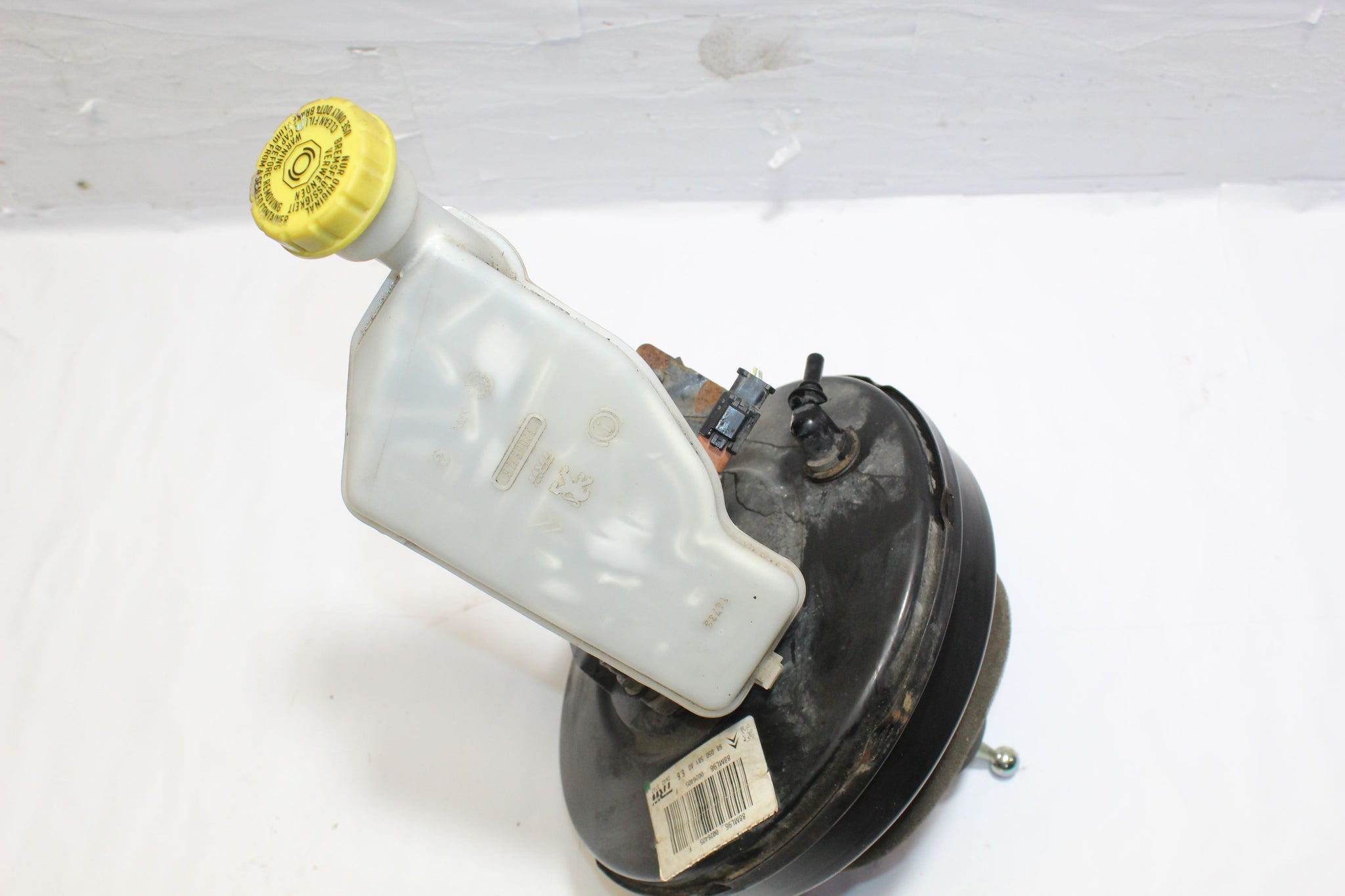 2013 PEUGEOT 208 1.2 Brake Servo Master Cylinder 9805058180