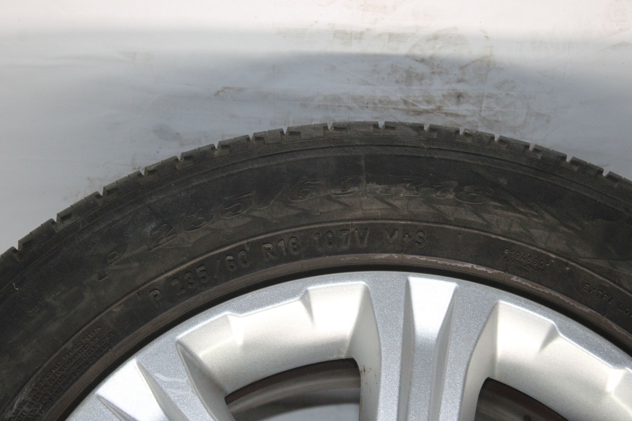 2016 RANGE ROVER EVOQUE Alloy Wheel with Tyre 235 / 60 R18 5.3MM