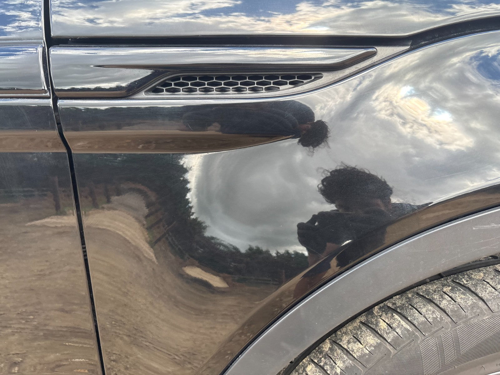 47741318