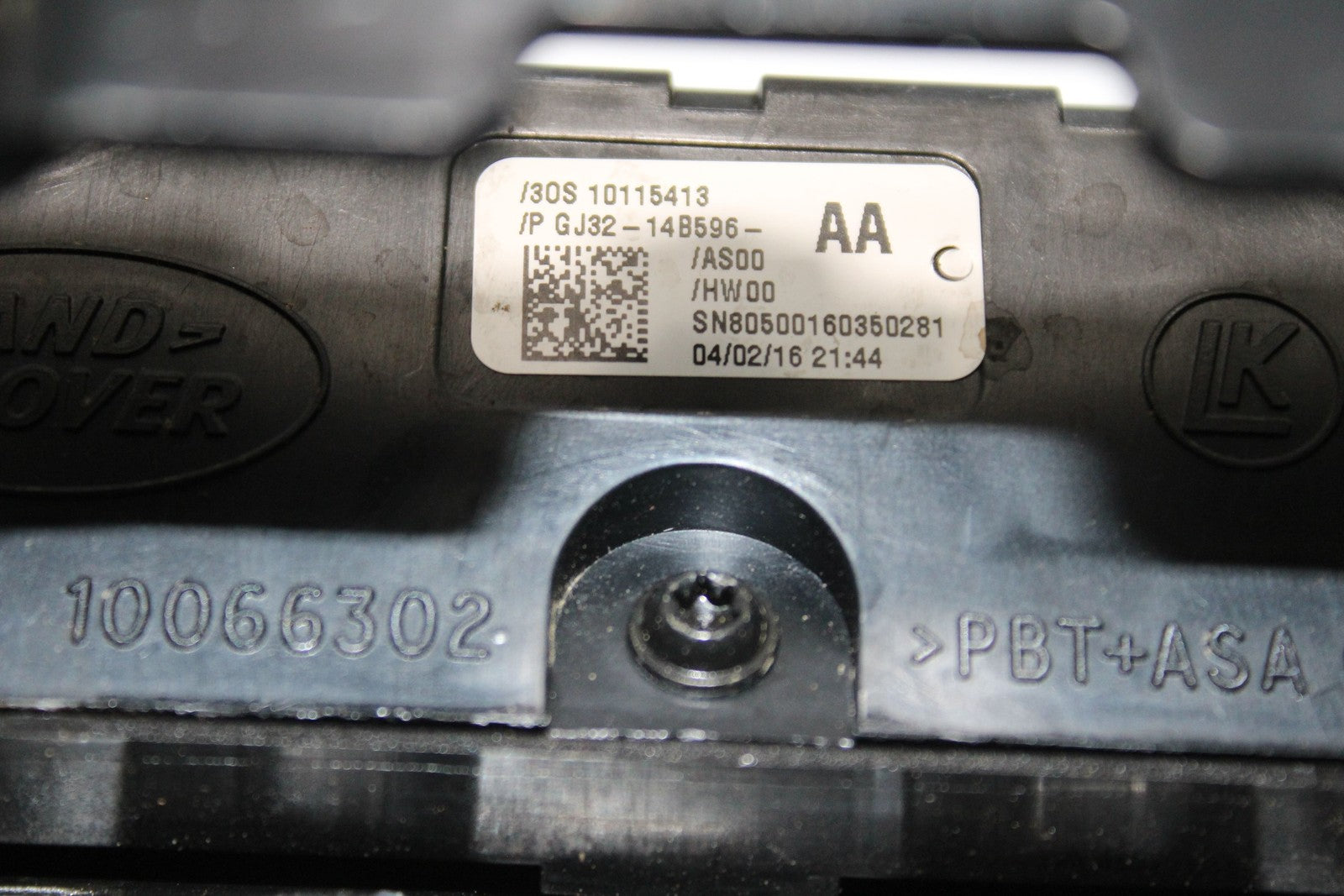 47672883