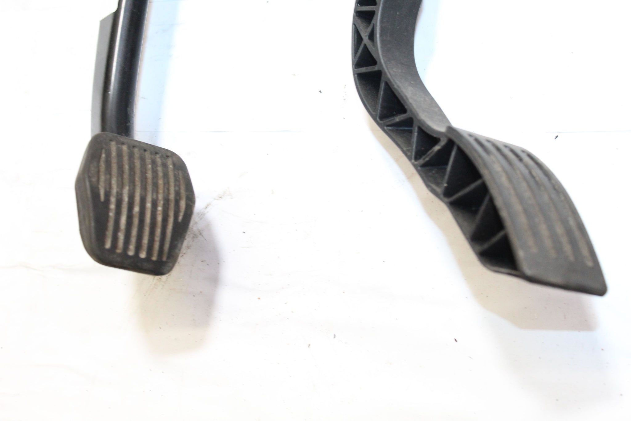 2012 Volvo V40 1.6 Brake Pedal and Accelerator Pedal